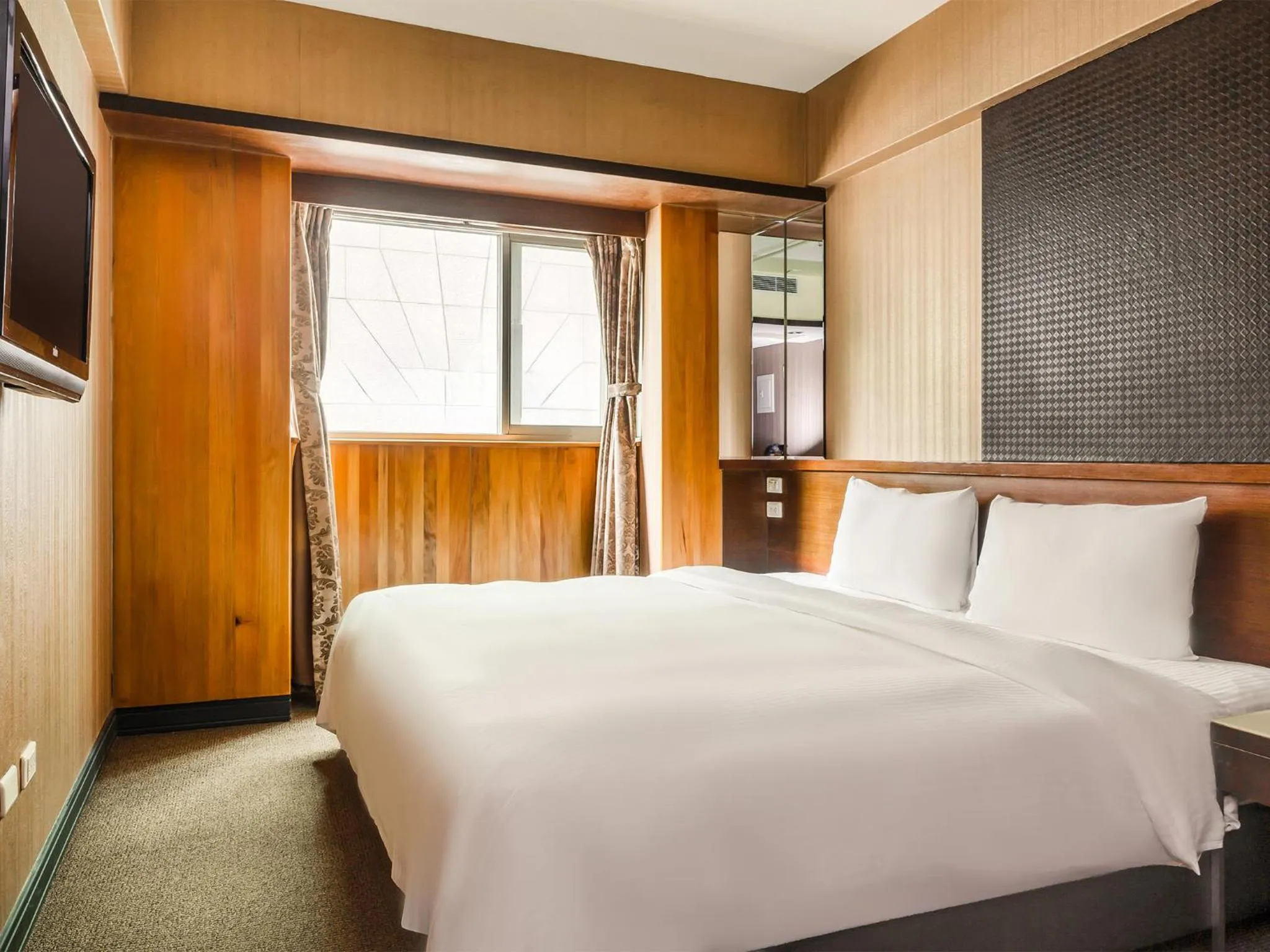 Photo of the whole room, Bed in CHECK inn Express Taichung Fengchia