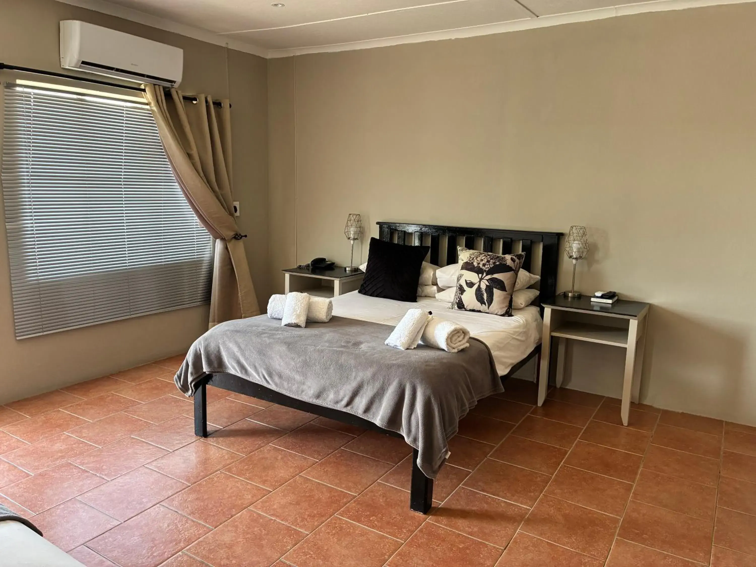 Twin Room with Shower in Mariental Hotel Cc Twin Room with Shower in Mariental Hotel Cc