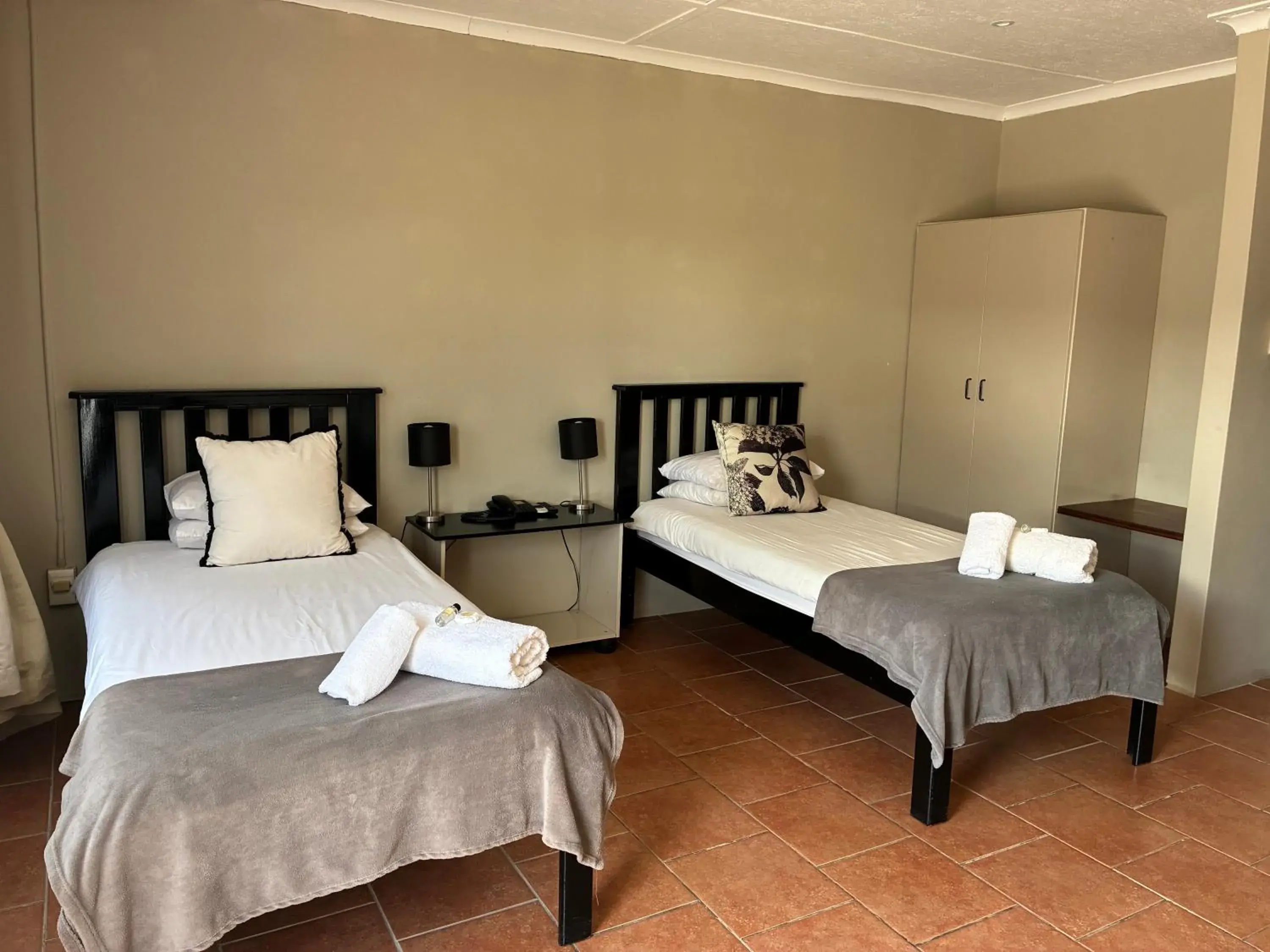 Deluxe Twin Room in Mariental Hotel Cc Deluxe Twin Room in Mariental Hotel Cc