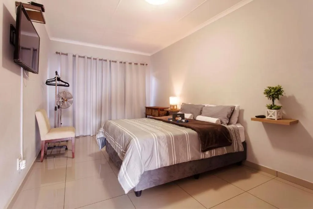 Bed in Menlyn Apartments