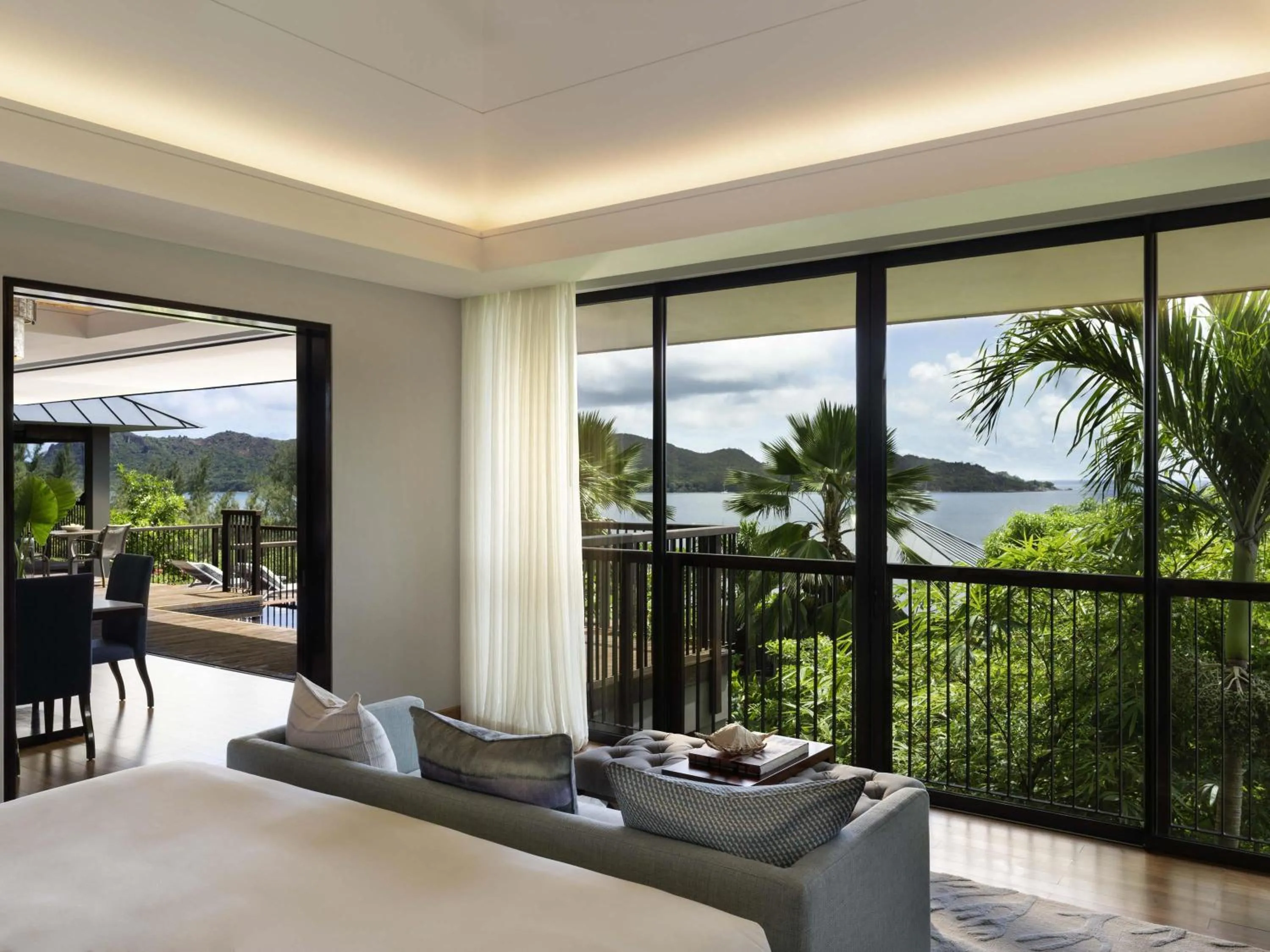 Bedroom, Bed in Raffles Seychelles