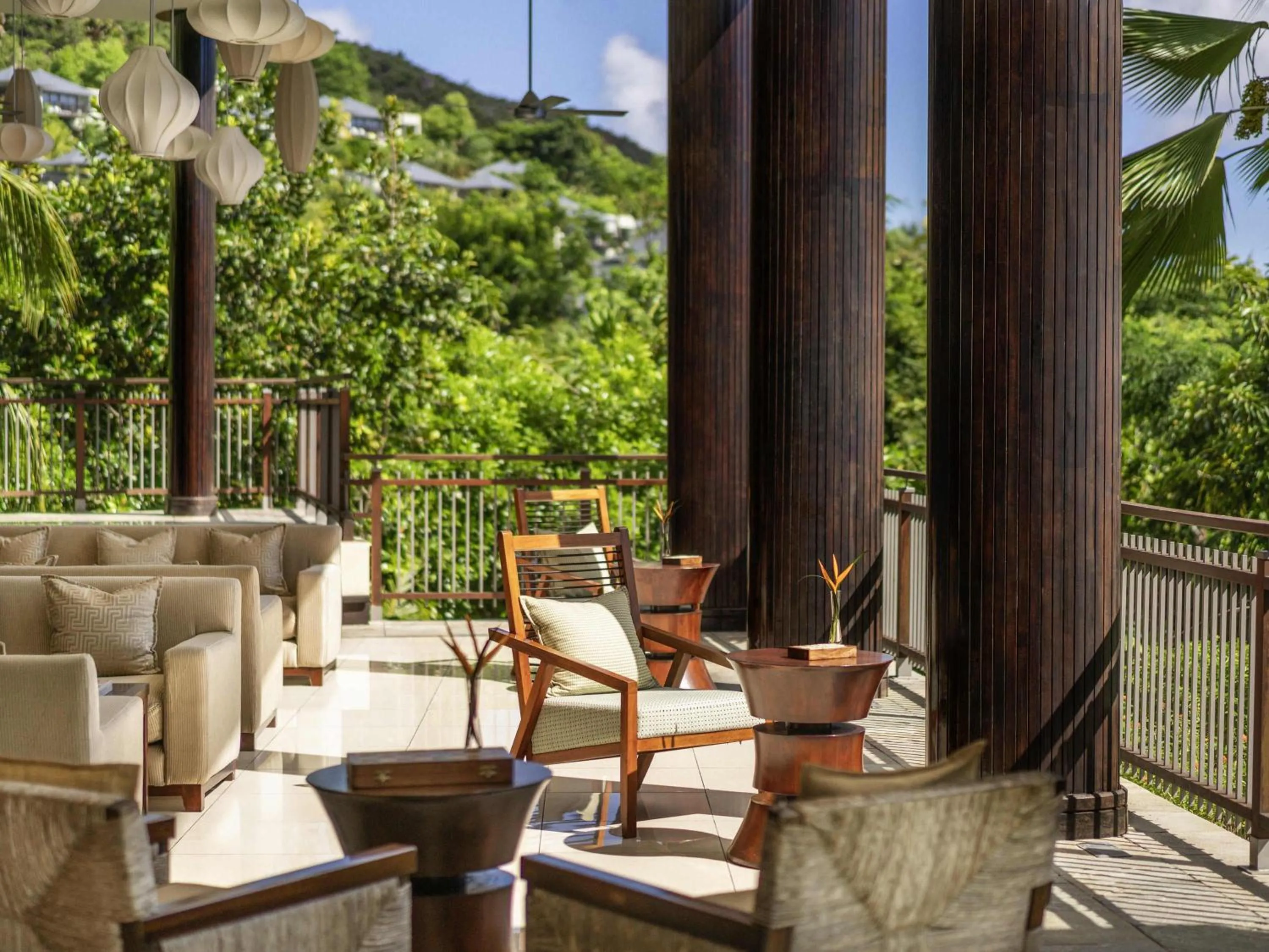 Lounge or bar in Raffles Seychelles