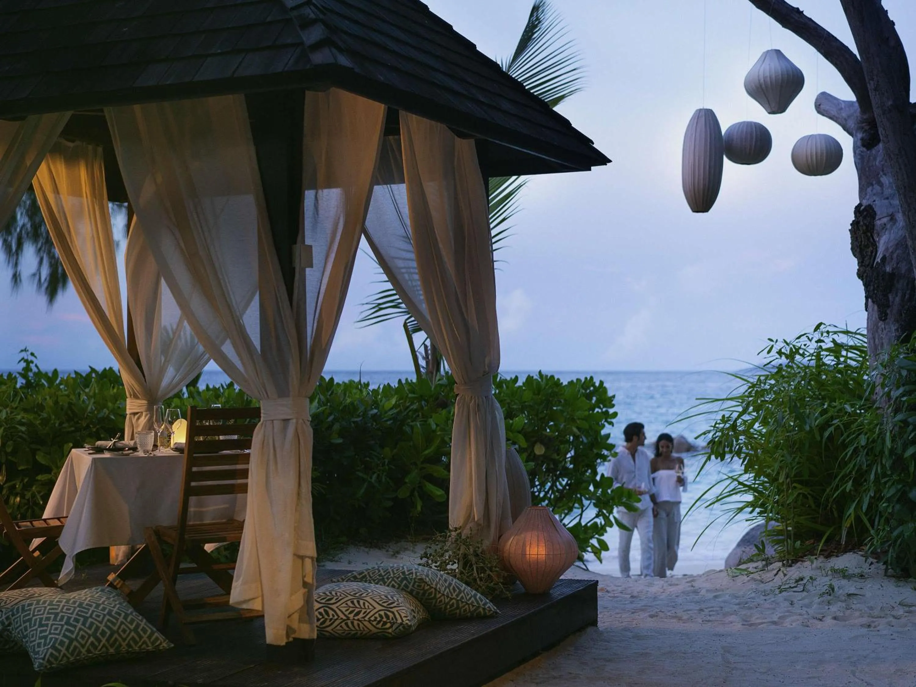 Restaurant/places to eat in Raffles Seychelles