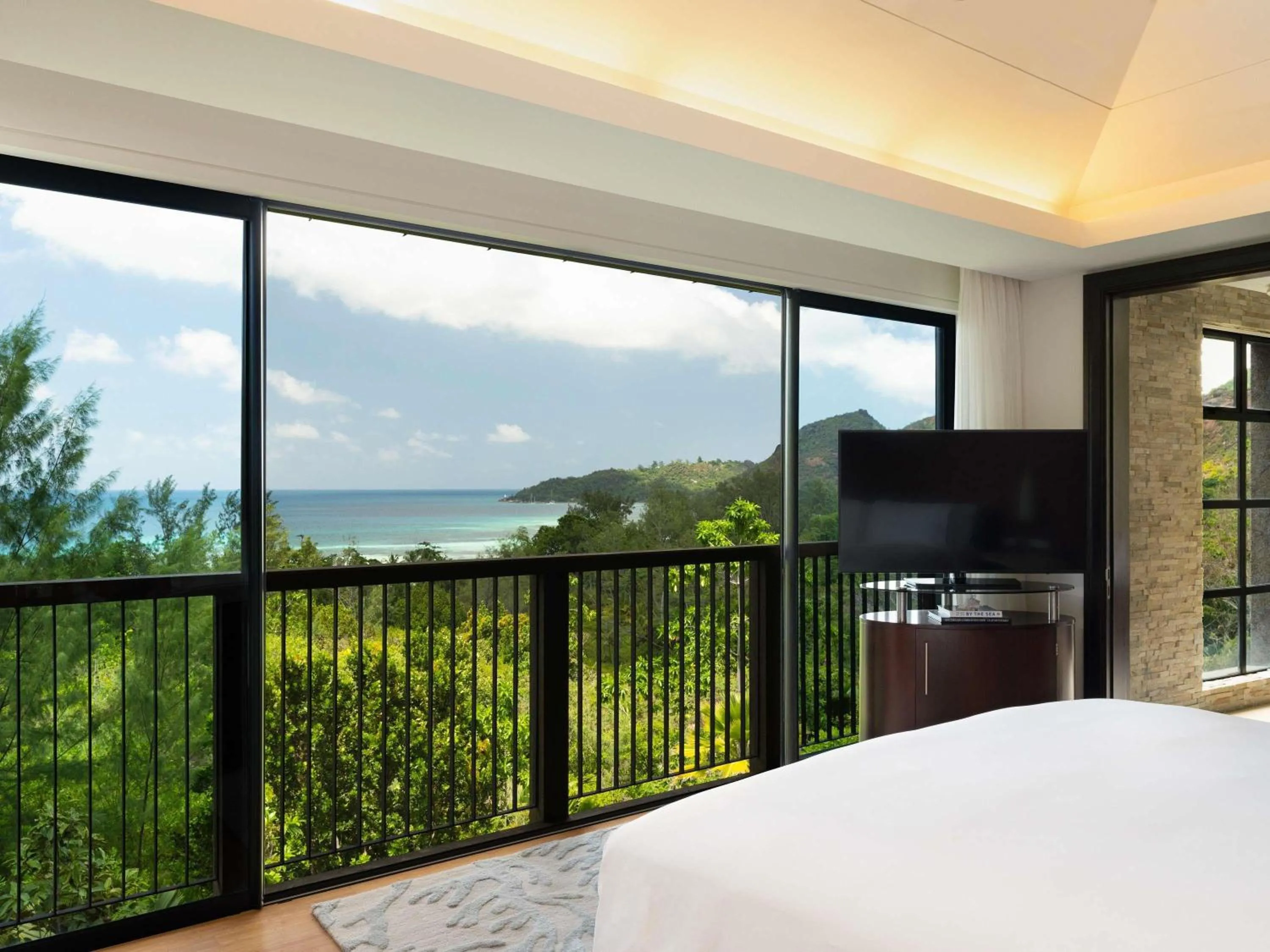Bedroom, Bed in Raffles Seychelles