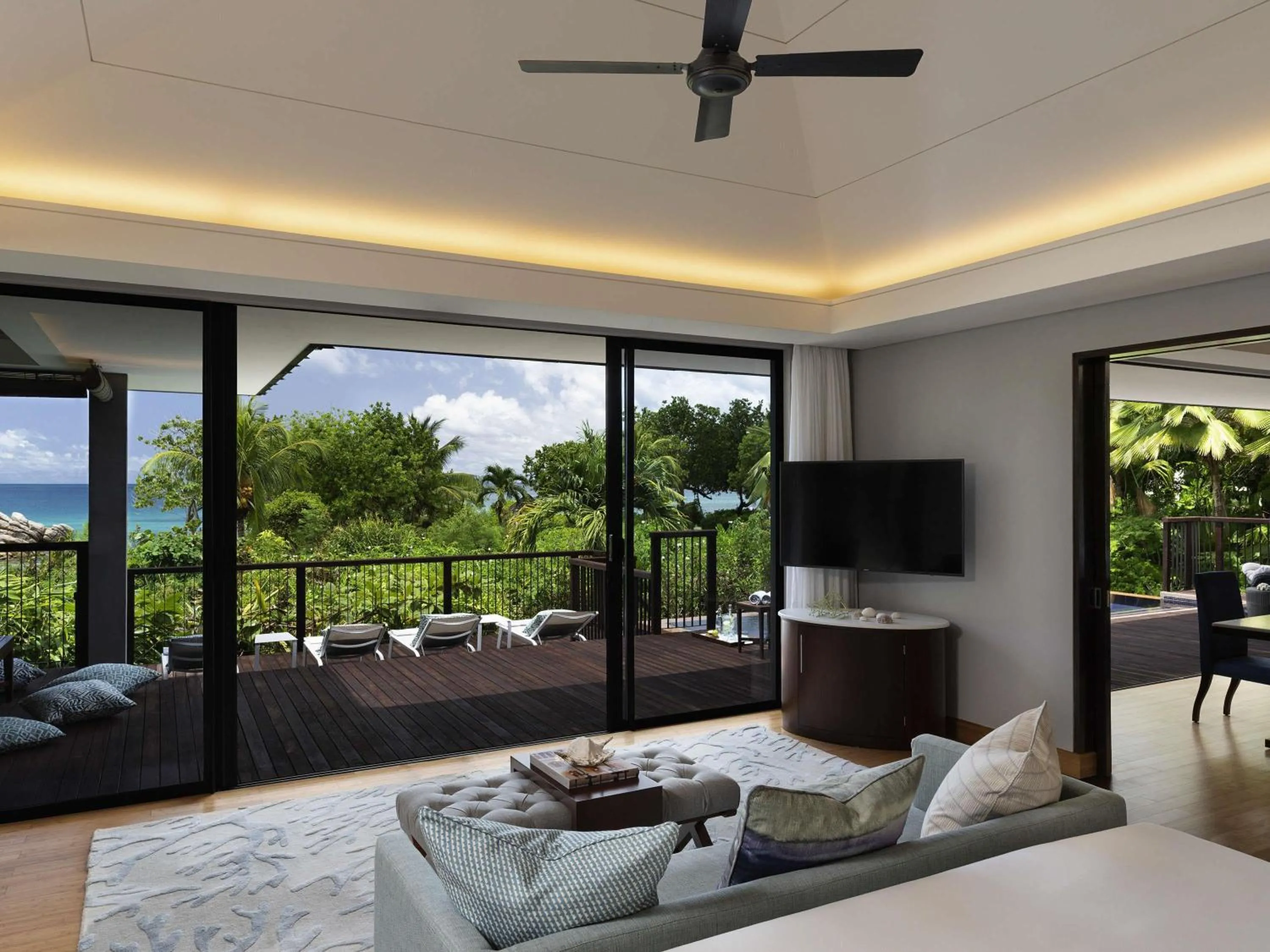 Bedroom, Bed in Raffles Seychelles