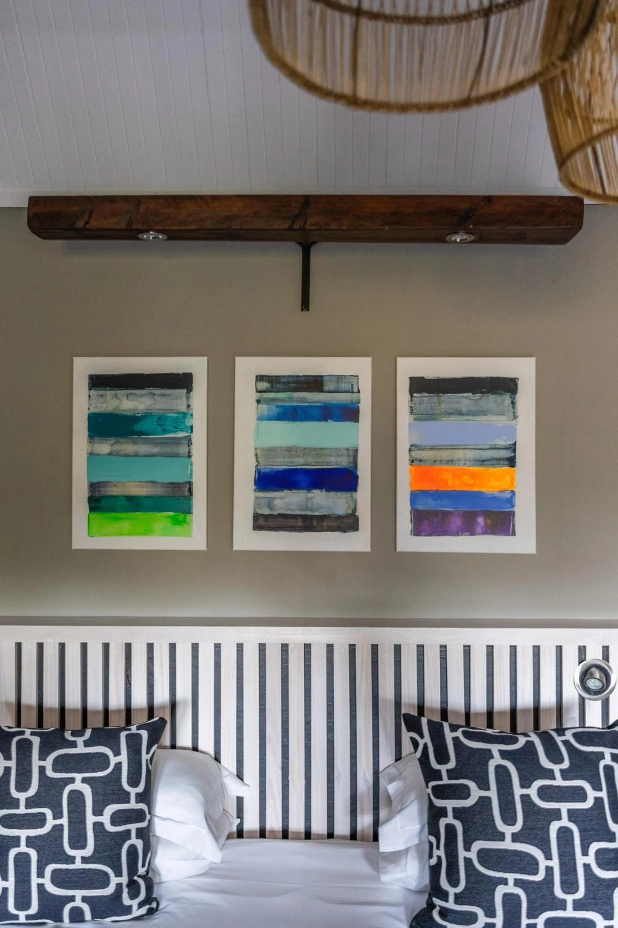 Bed in Hog Hollow Country Lodge