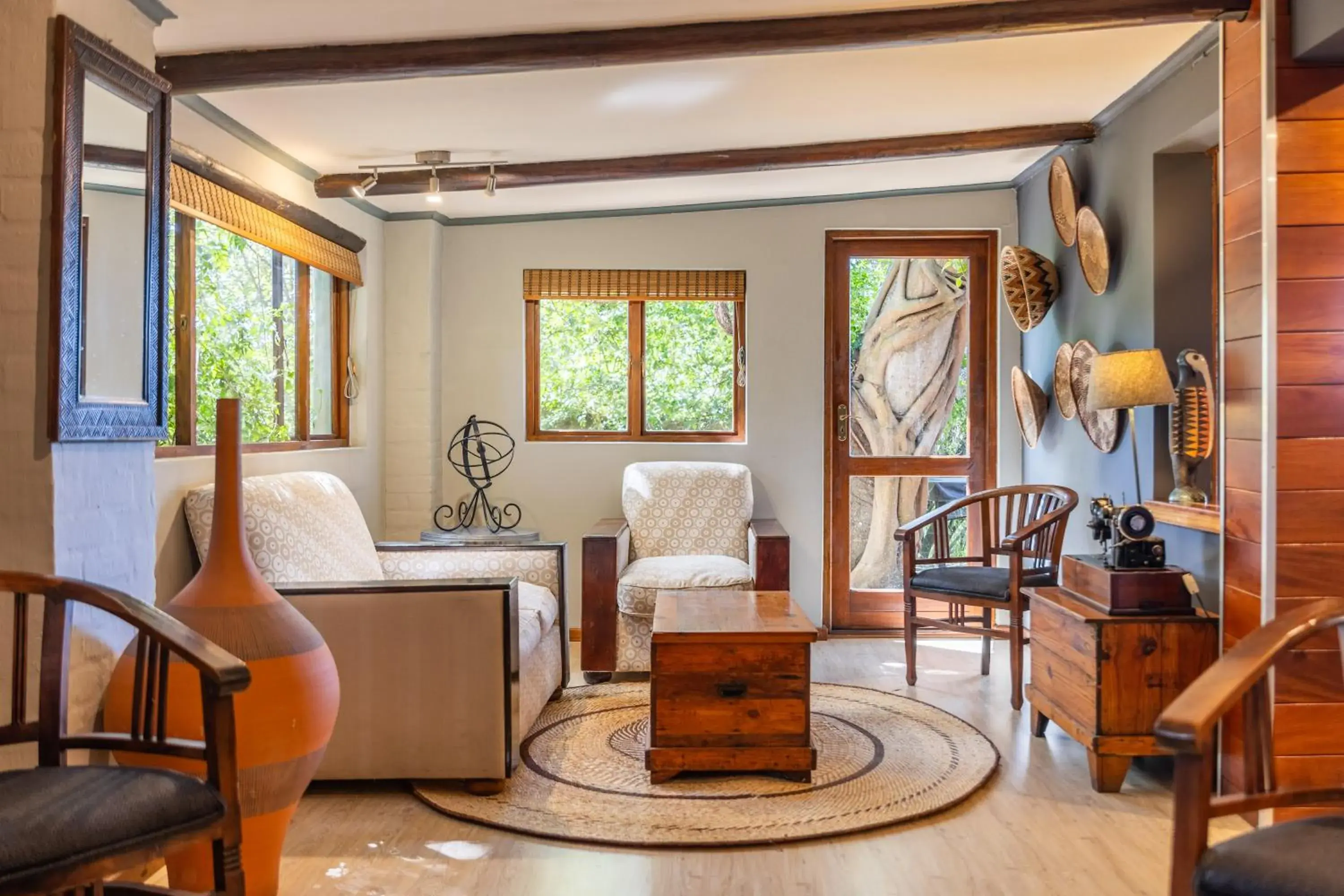 Living room in Hog Hollow Country Lodge Living room in Hog Hollow Country Lodge