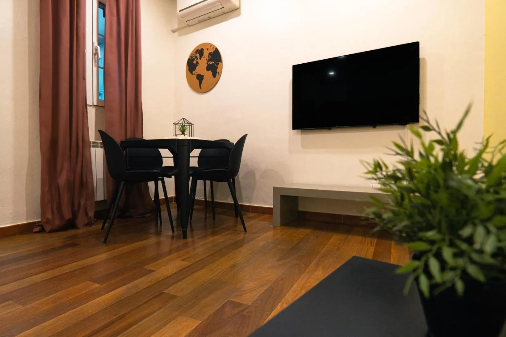 TV and multimedia in Smartr Madrid La Latina