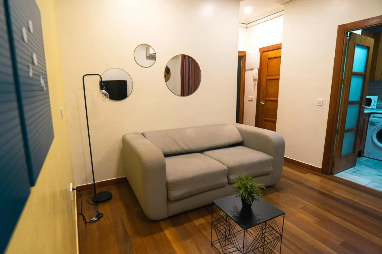 Seating area in Smartr Madrid La Latina Seating area in Smartr Madrid La Latina