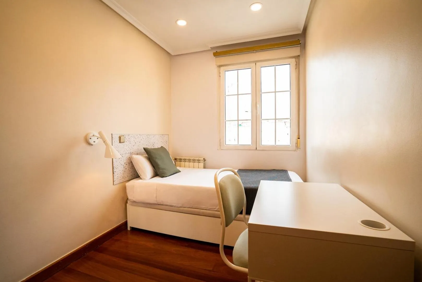 Bedroom in Smartr Madrid La Latina