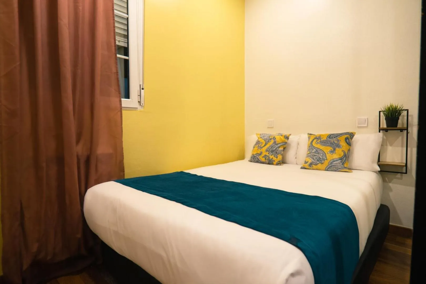 Bedroom in Smartr Madrid La Latina