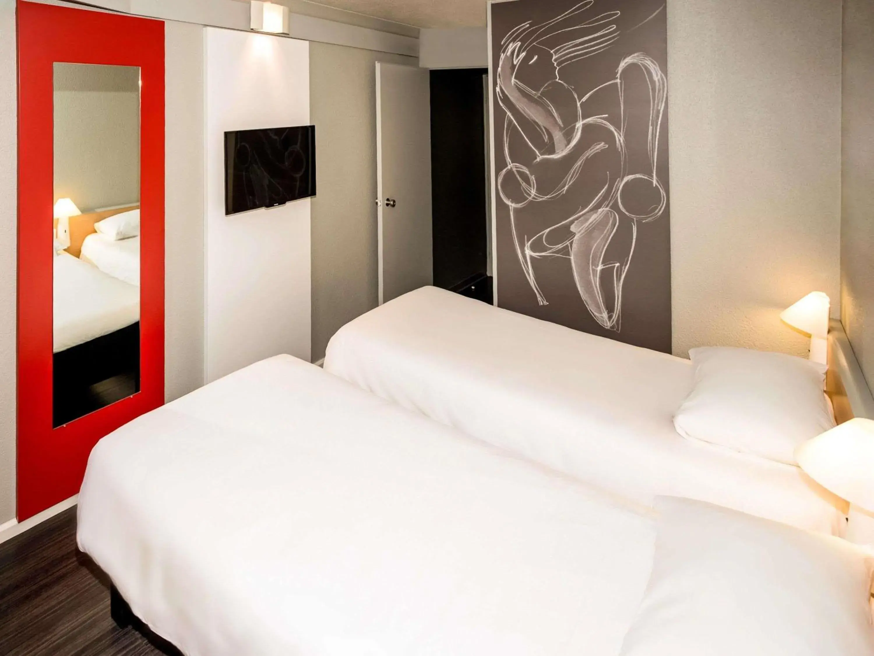 Standard Twin Room in ibis Nîmes Ouest - A9 Standard Twin Room in ibis Nîmes Ouest - A9
