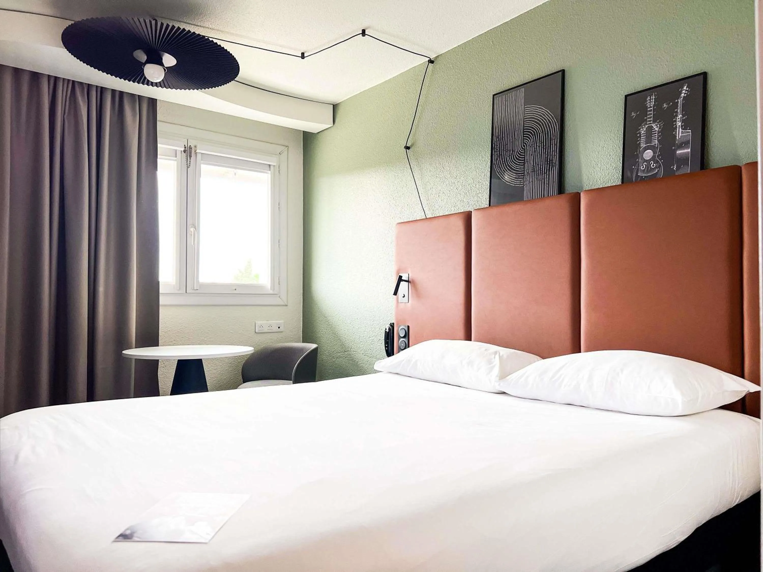 Bedroom, Bed in ibis Nîmes Ouest - A9