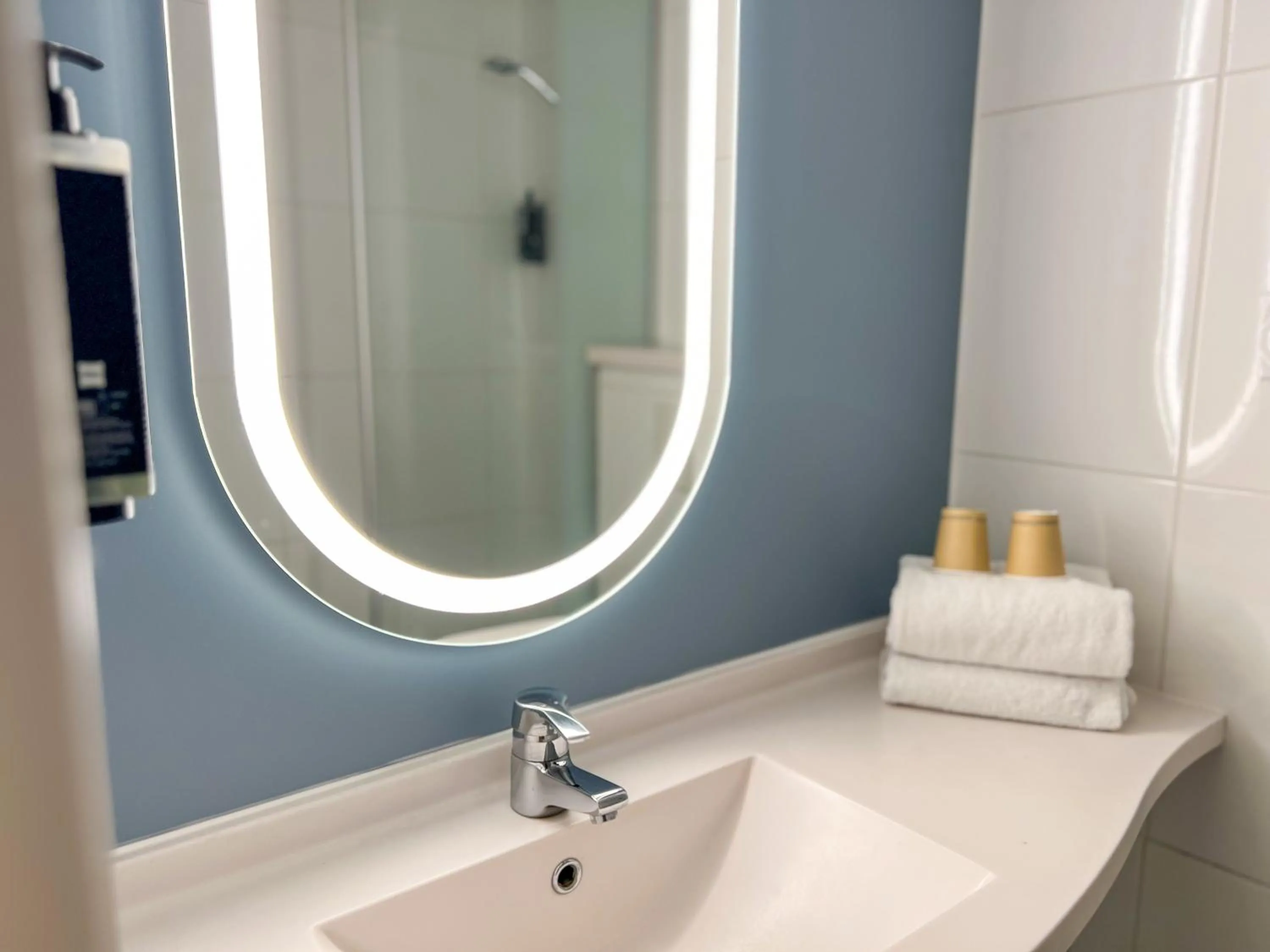 Bathroom in ibis Nîmes Ouest - A9