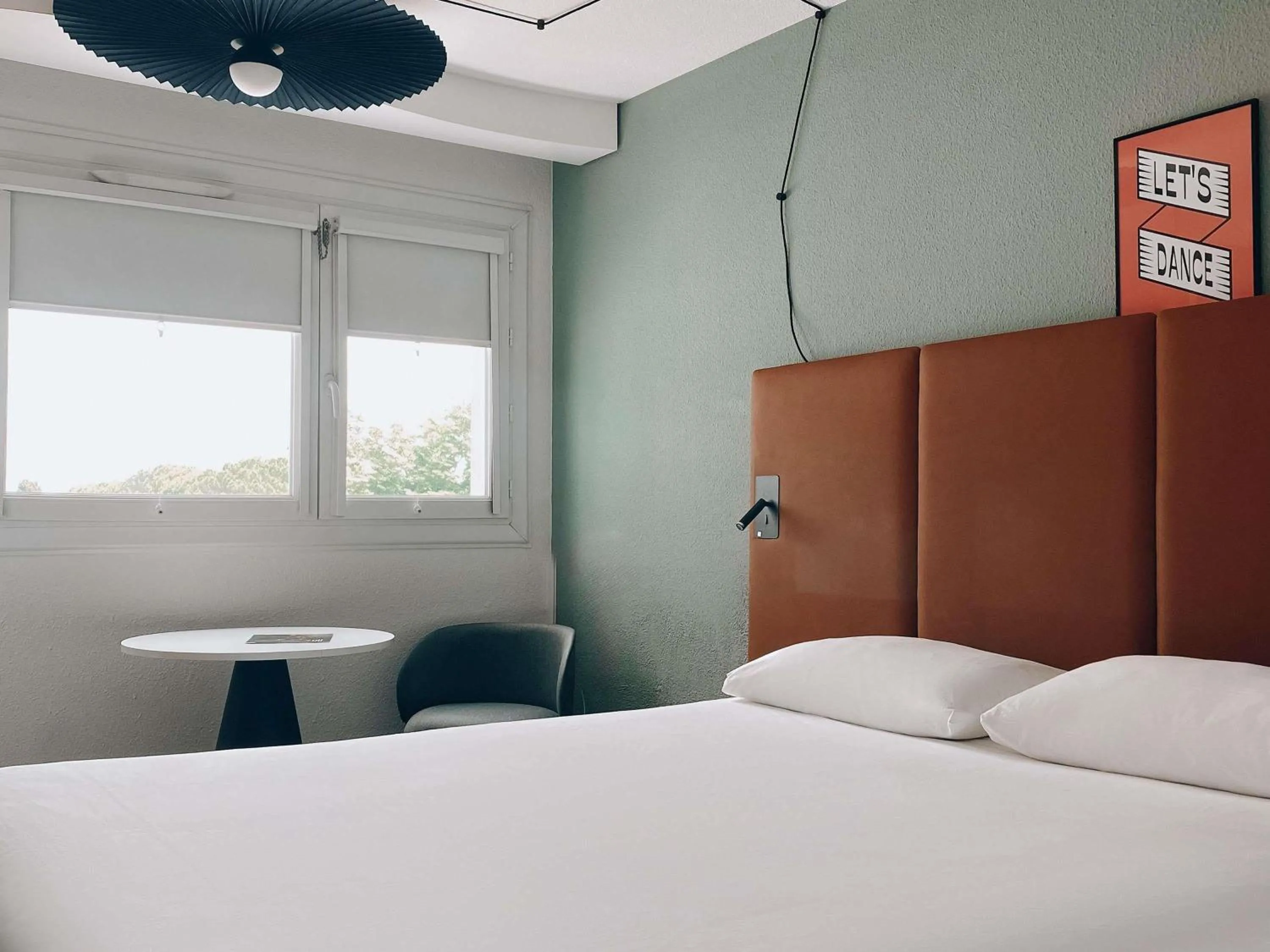 Bedroom, Bed in ibis Nîmes Ouest - A9