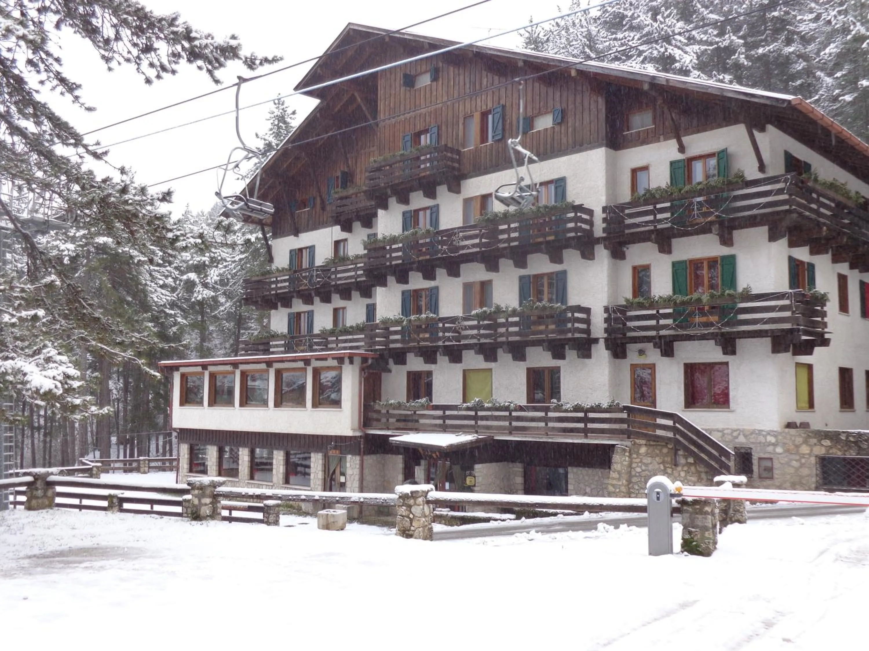 Property building in Hotel Garnì Mille Pini