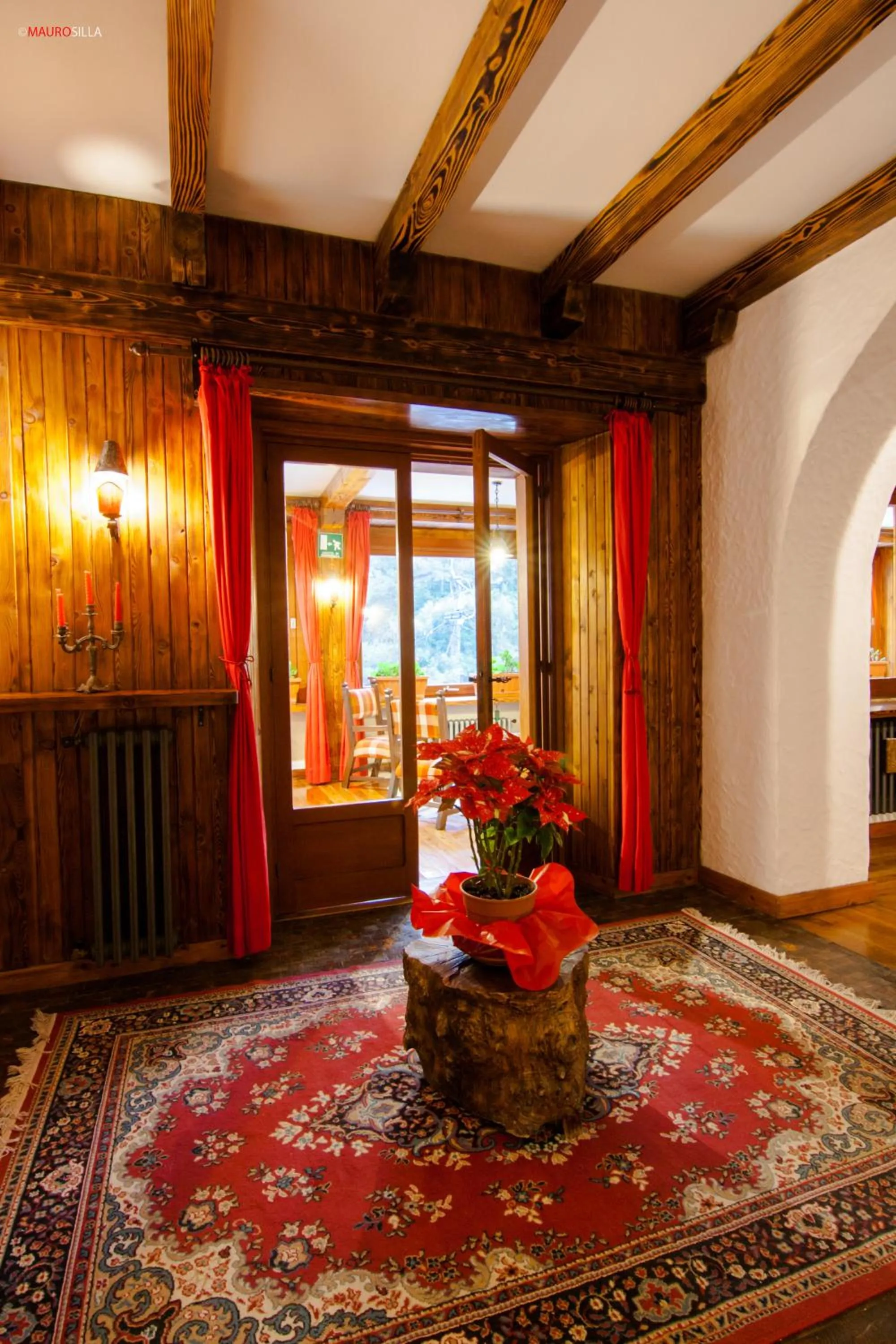 Communal lounge/ TV room in Hotel Garnì Mille Pini