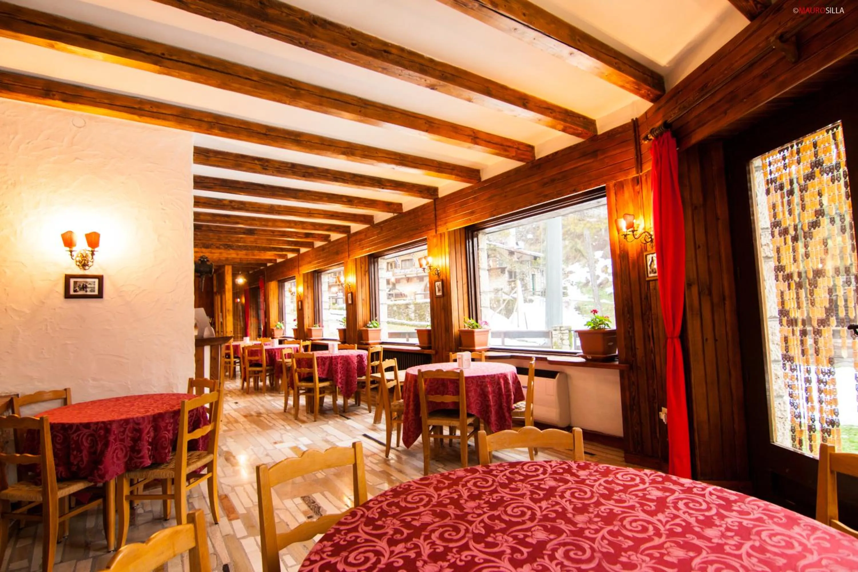 Lounge or bar in Hotel Garnì Mille Pini