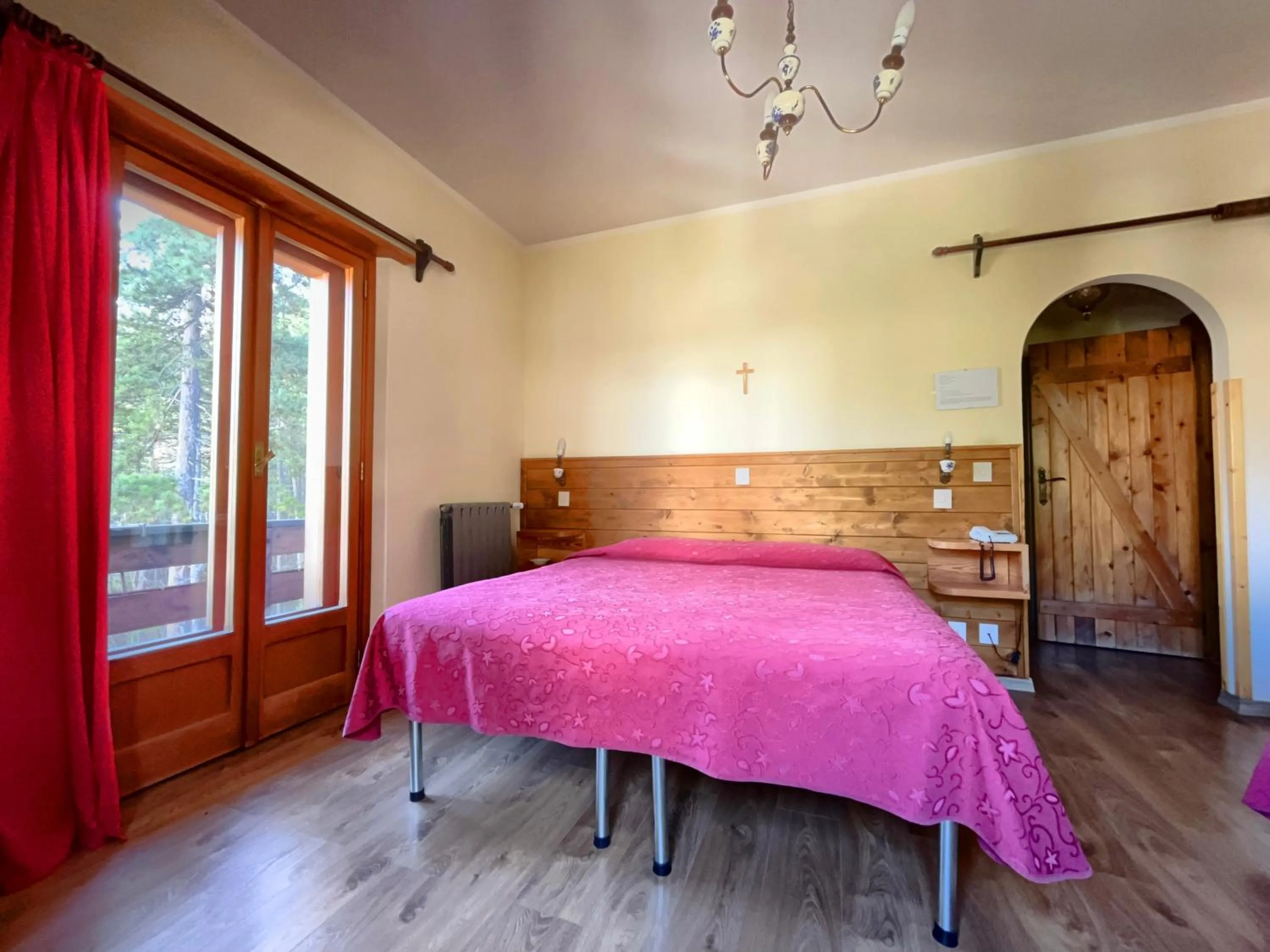 Bed in Hotel Garnì Mille Pini