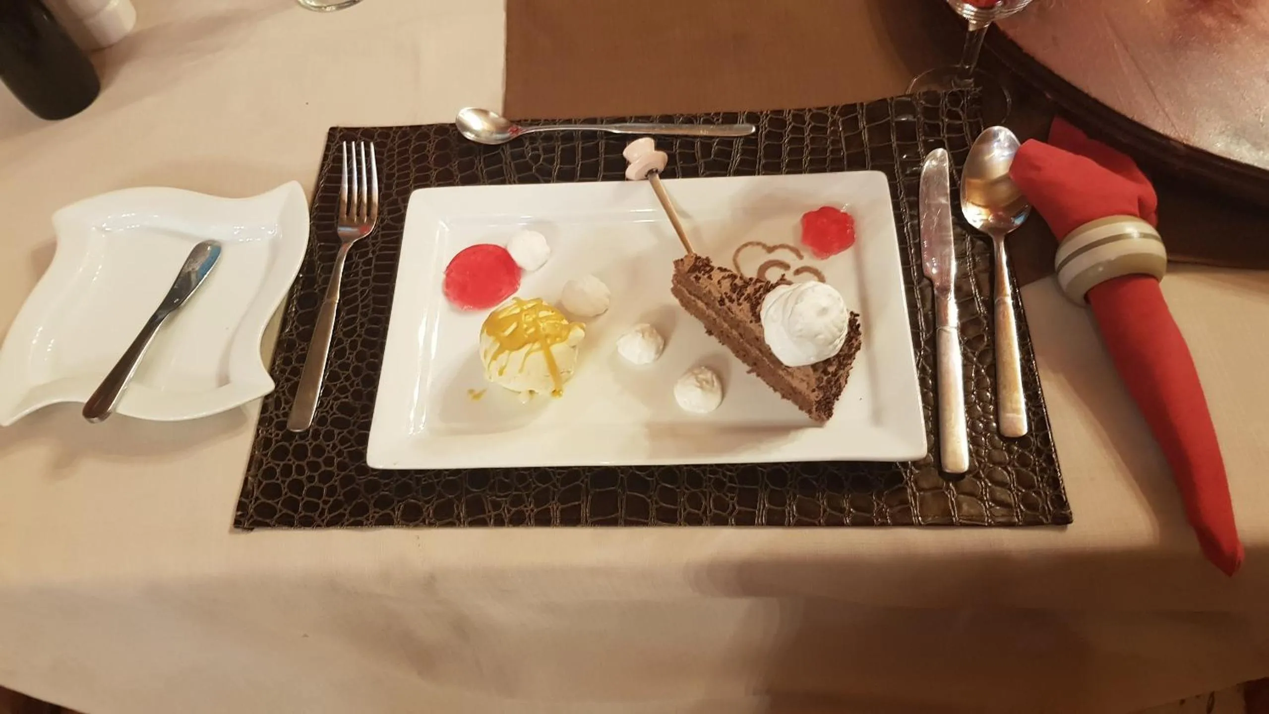 Restaurant/places to eat in Acra-Retreat Mountain View Lodge