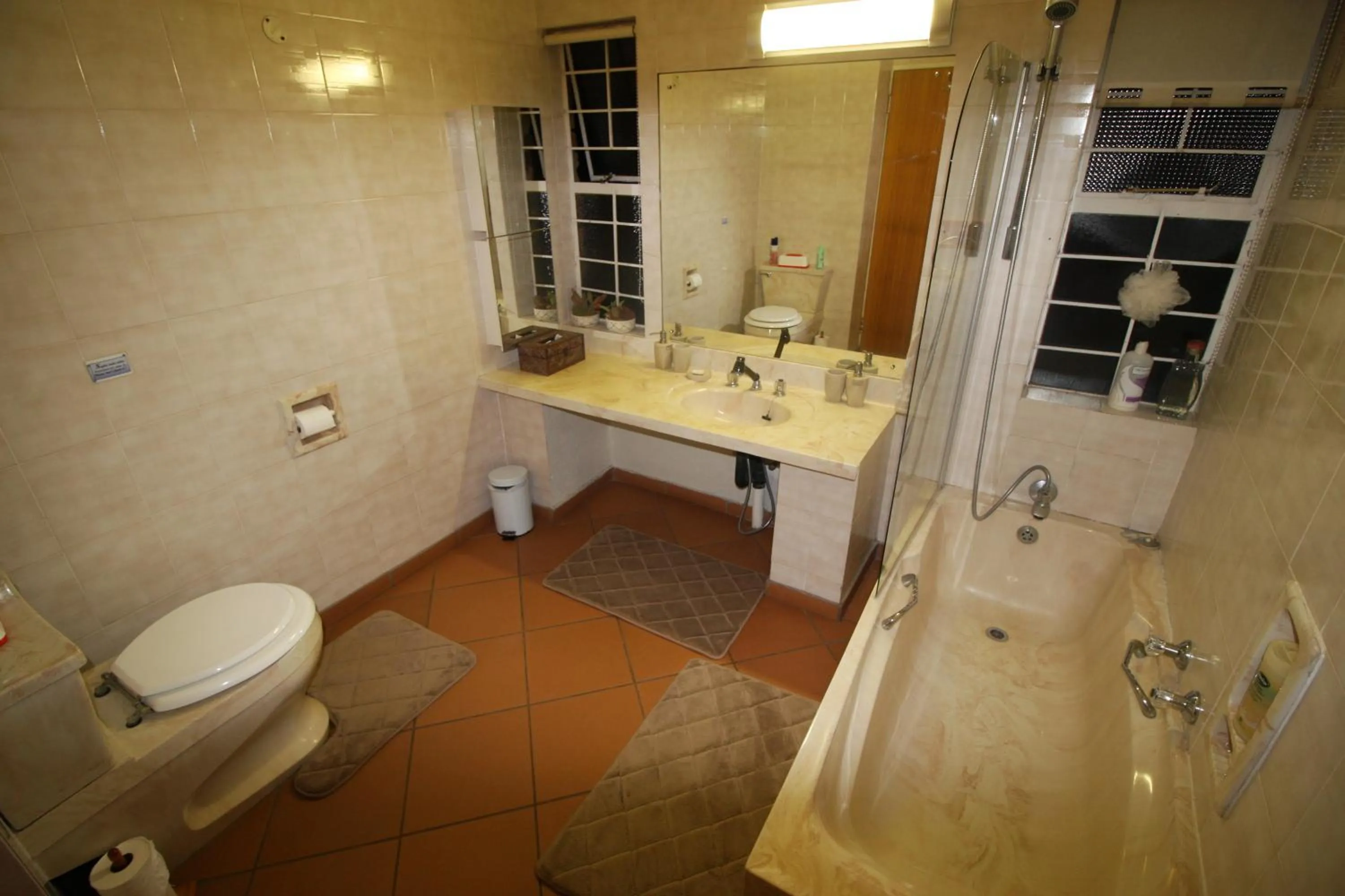 Bathroom in Acra-Retreat Mountain View Lodge