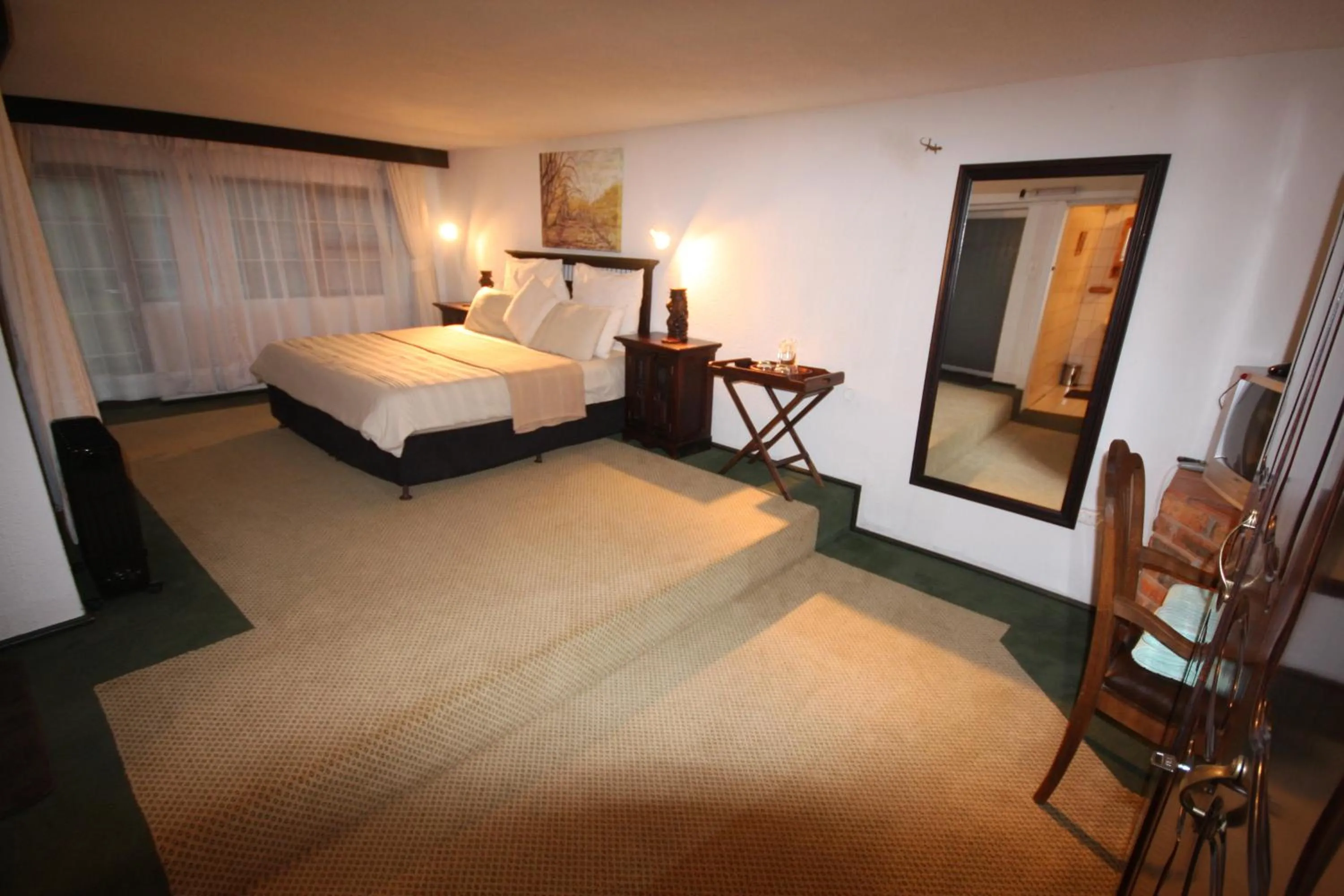 Photo of the whole room, Bed in Acra-Retreat Mountain View Lodge