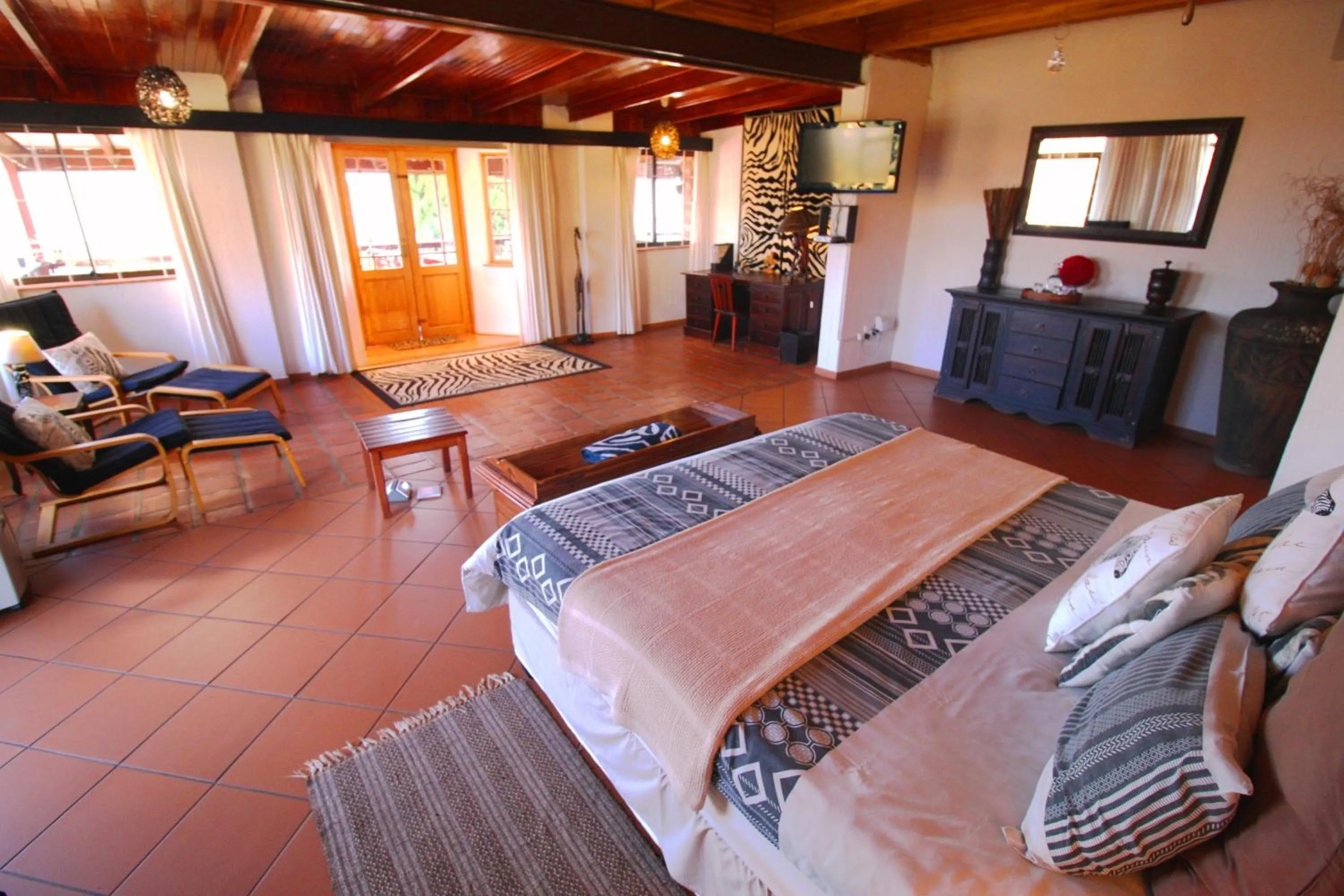 Bed in Acra-Retreat Mountain View Lodge