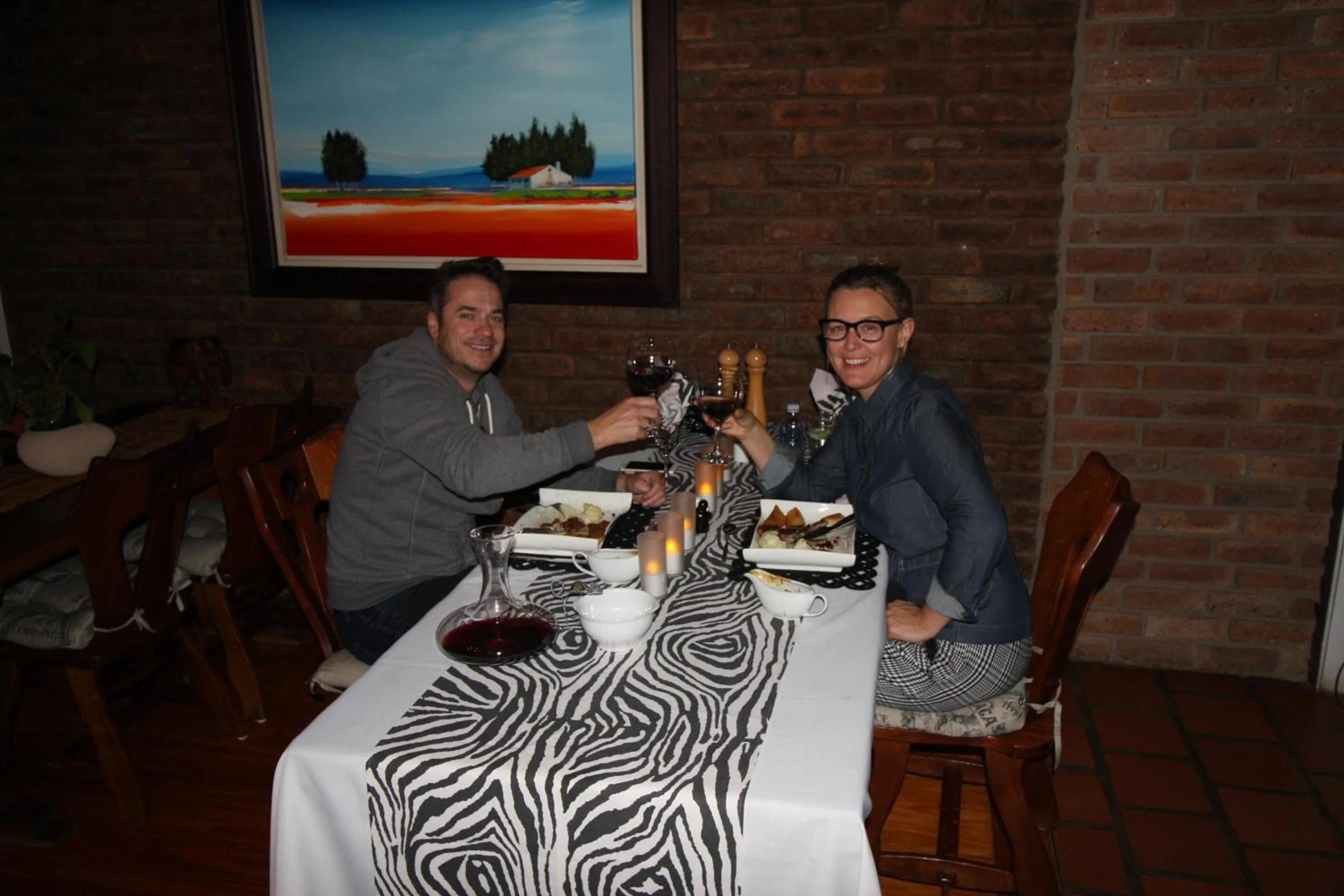Restaurant/places to eat in Acra-Retreat Mountain View Lodge