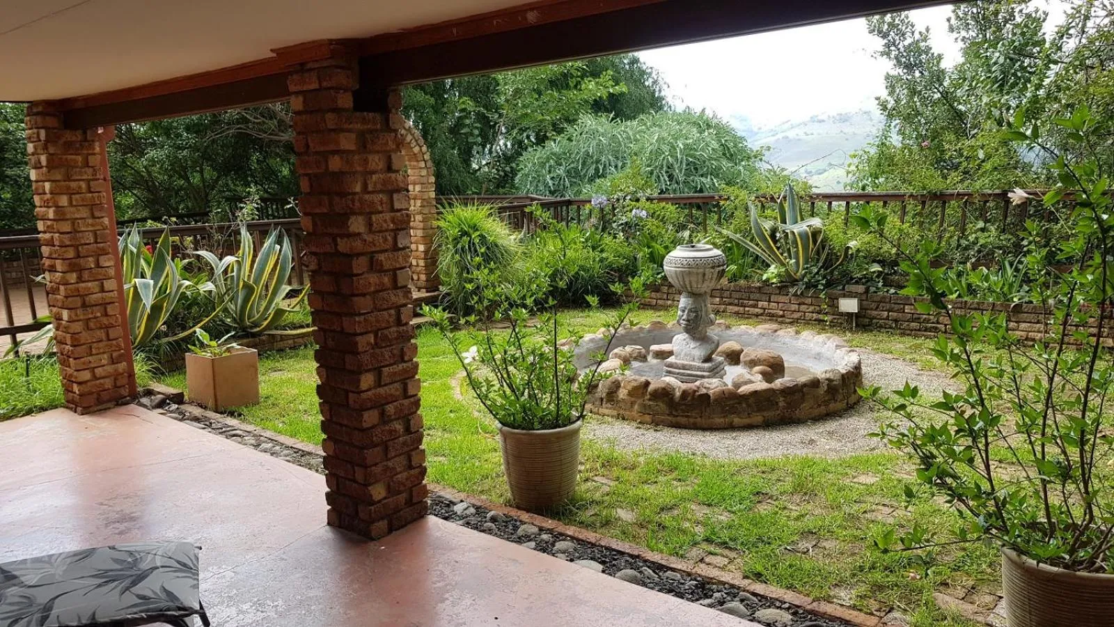 Patio in Acra-Retreat Mountain View Lodge