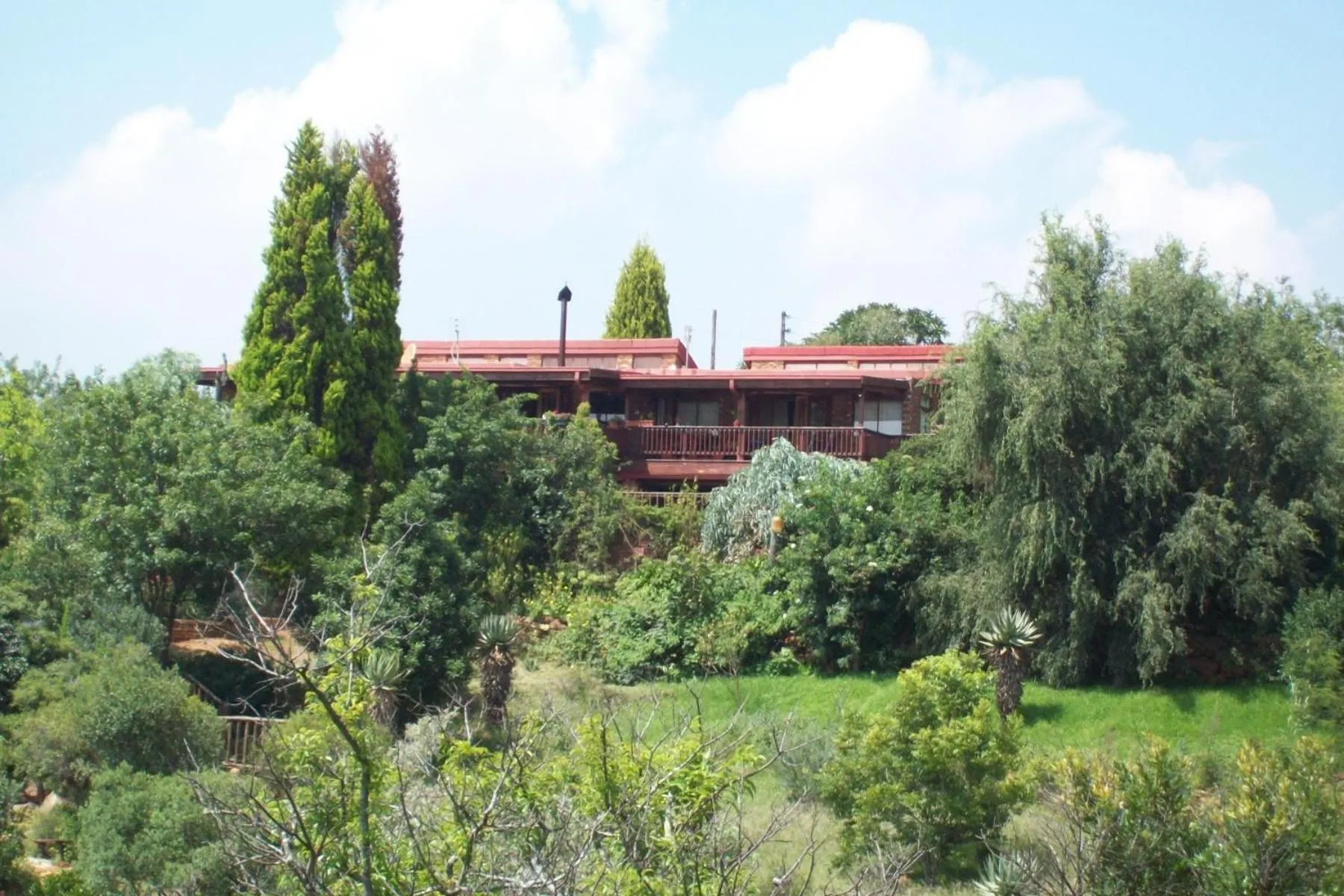 Garden in Acra-Retreat Mountain View Lodge