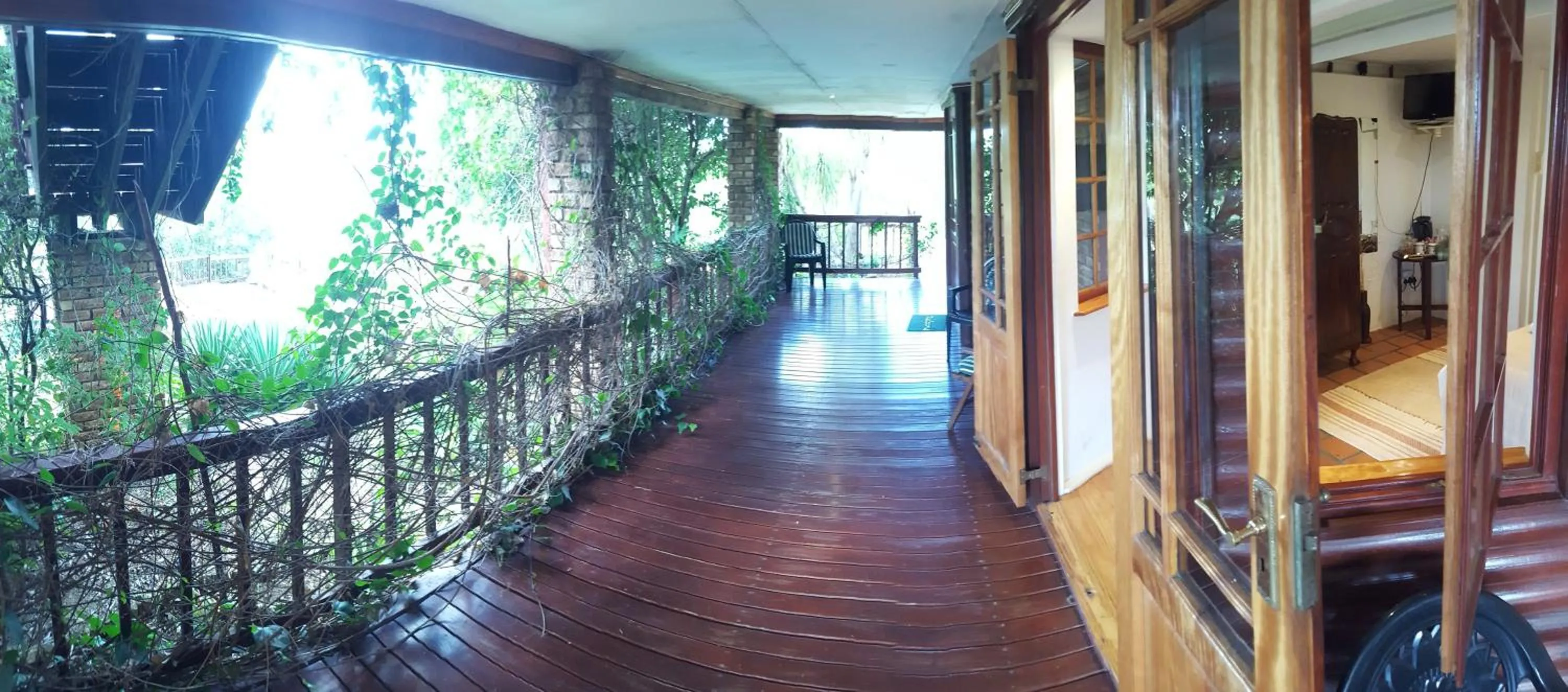Patio in Acra-Retreat Mountain View Lodge