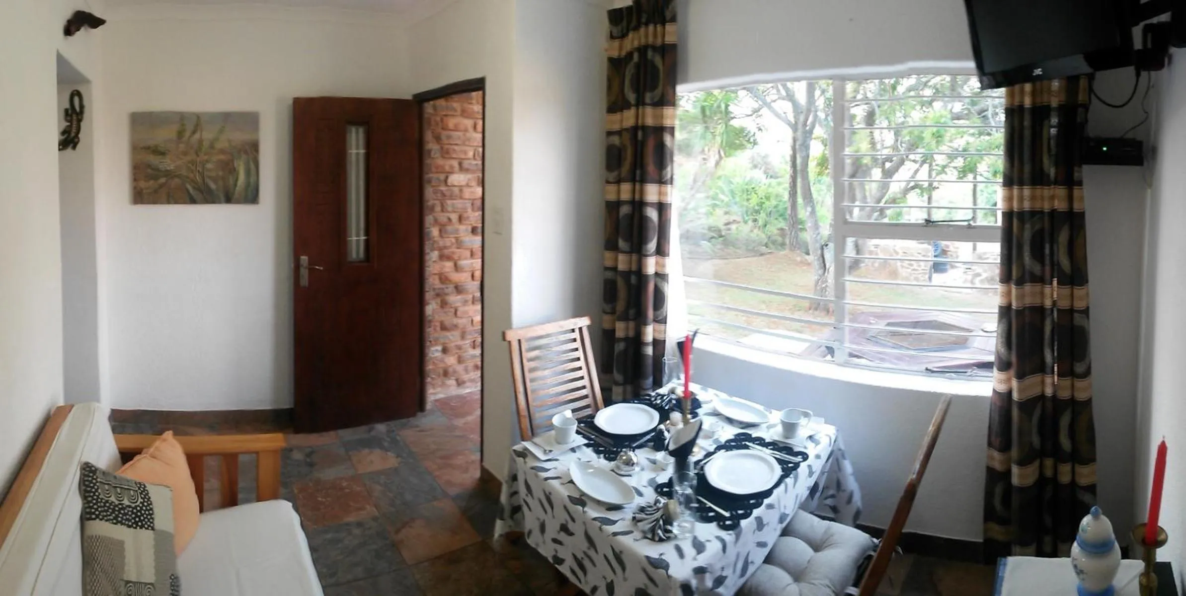 Dining area in Acra-Retreat Mountain View Lodge