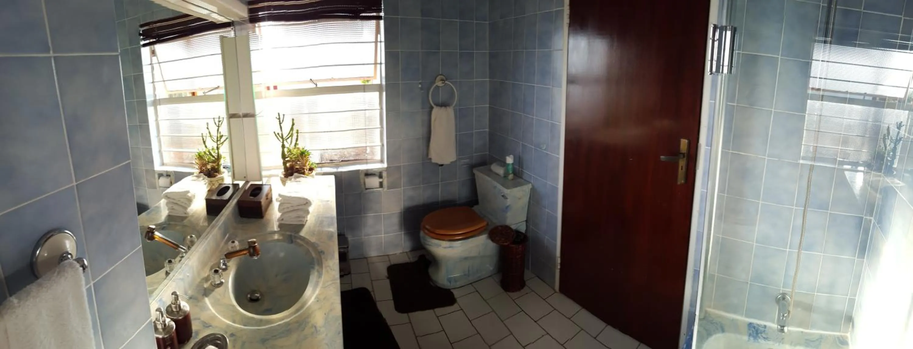 Bathroom in Acra-Retreat Mountain View Lodge