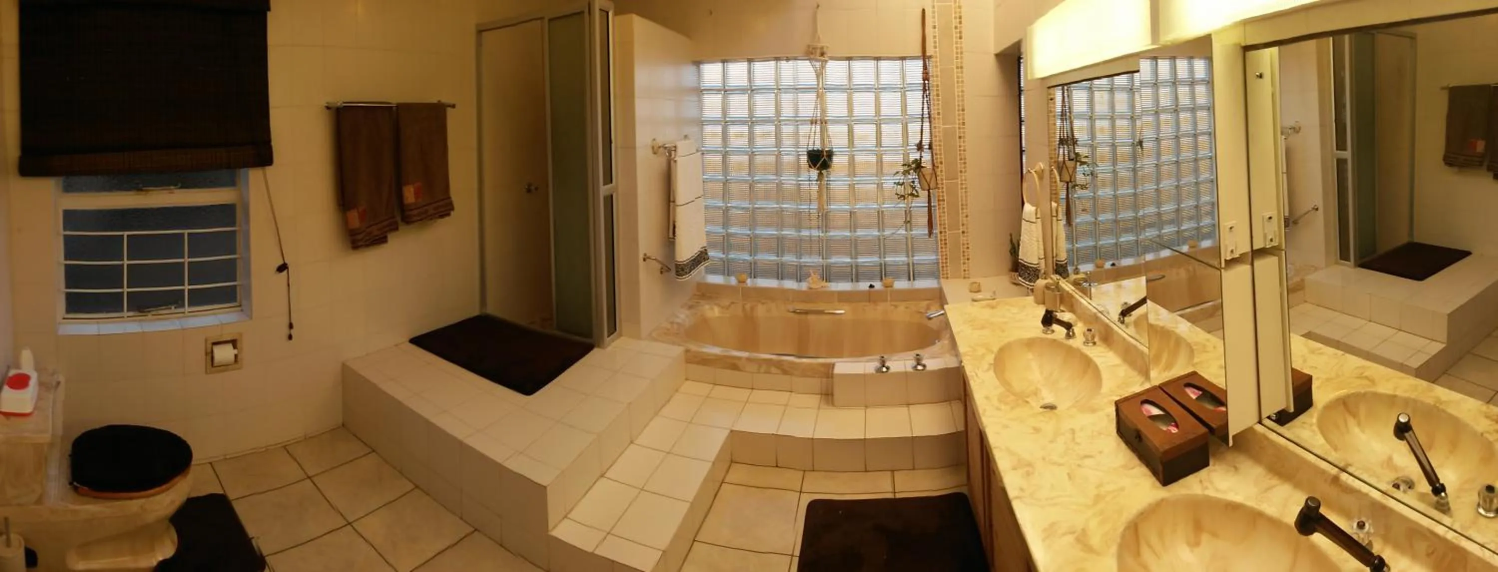 Shower in Acra-Retreat Mountain View Lodge