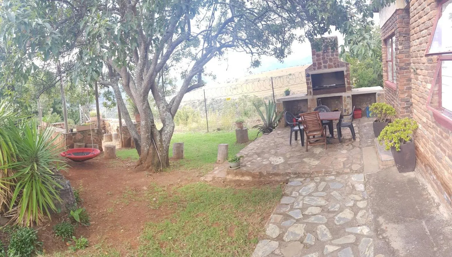 Patio in Acra-Retreat Mountain View Lodge