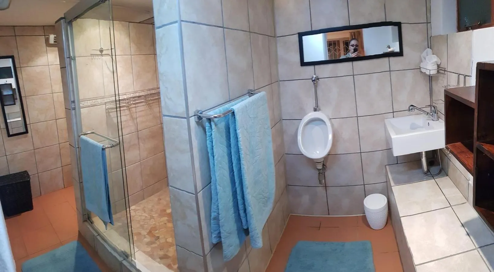 Shower in Acra-Retreat Mountain View Lodge