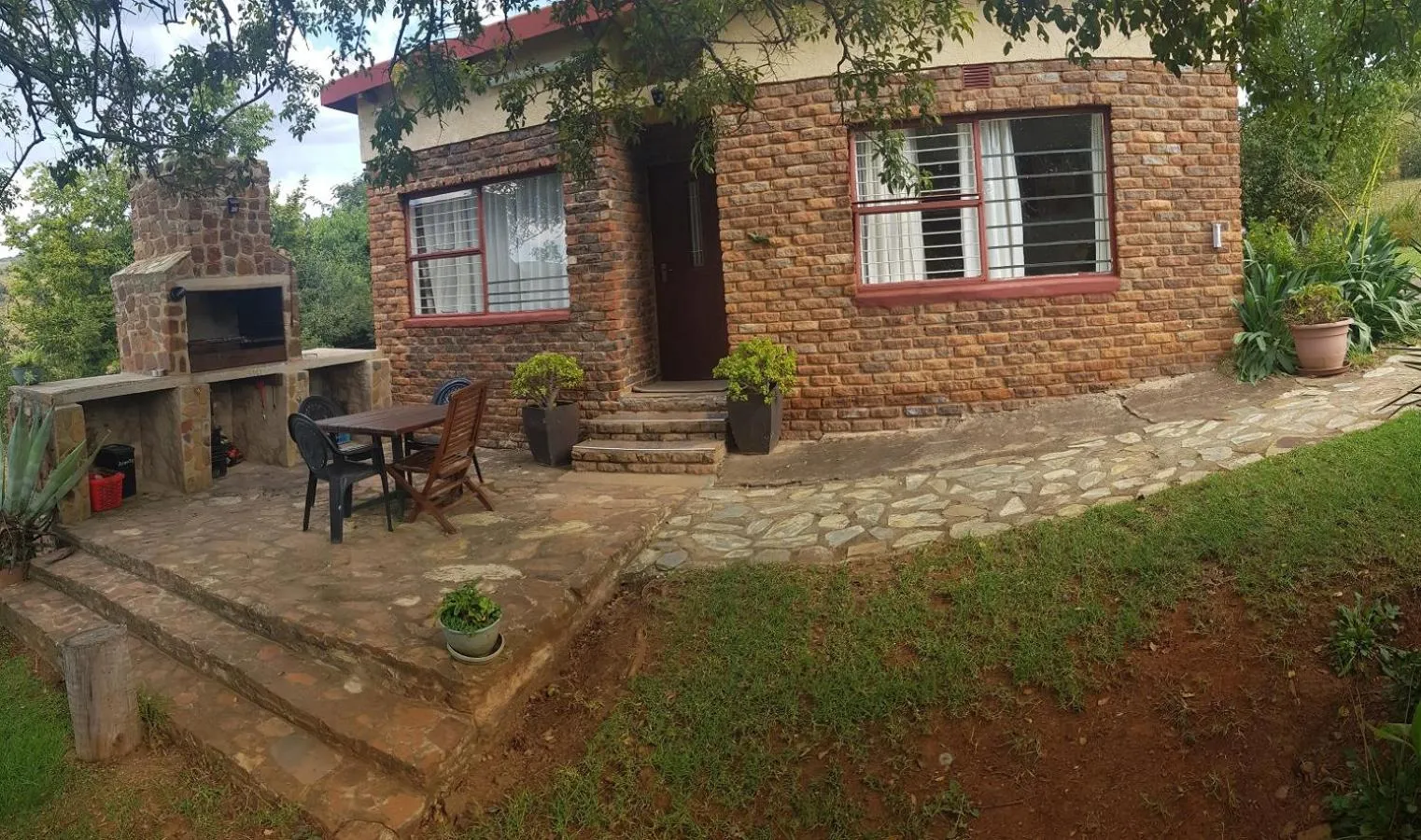 Patio in Acra-Retreat Mountain View Lodge