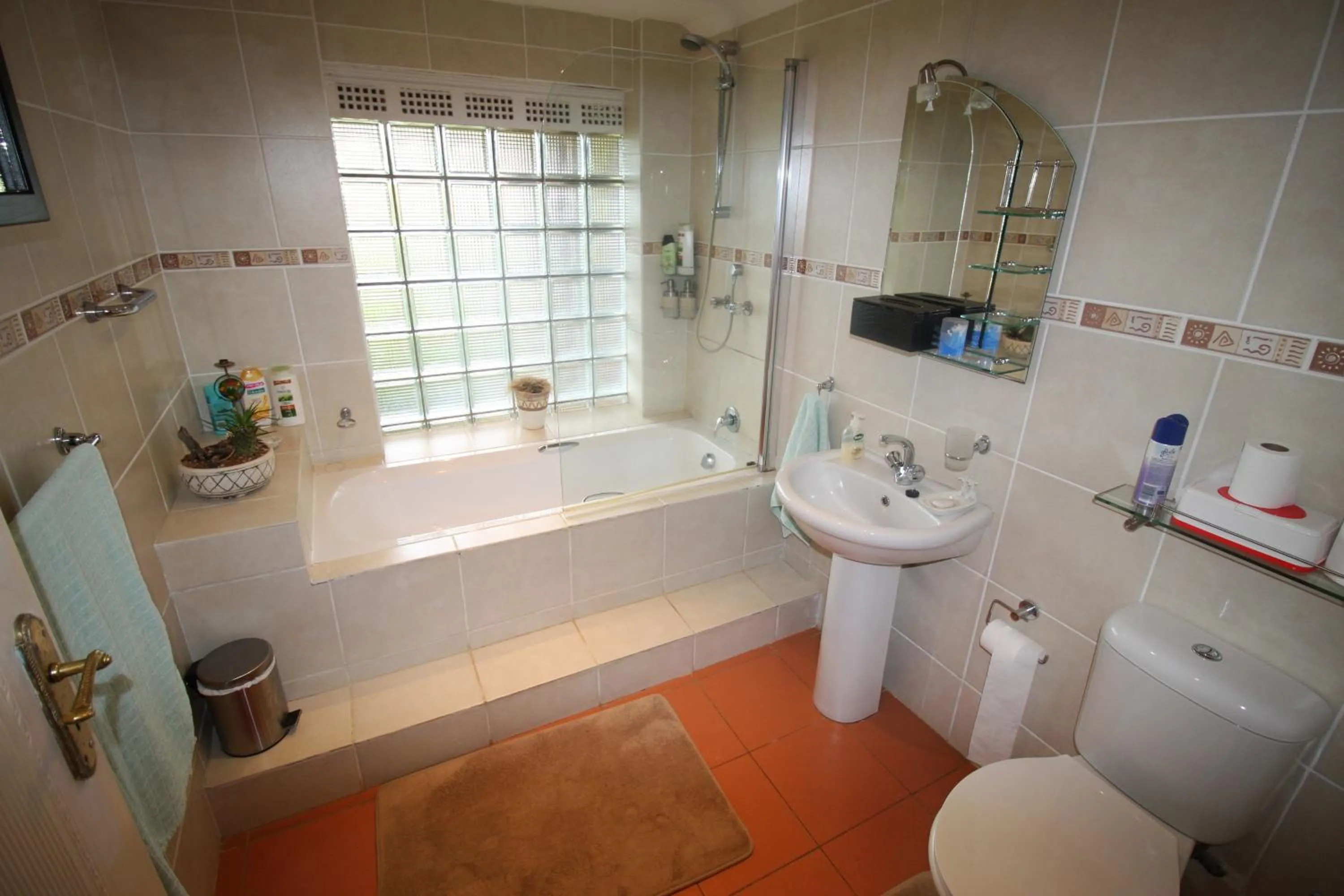 Bathroom in Acra-Retreat Mountain View Lodge