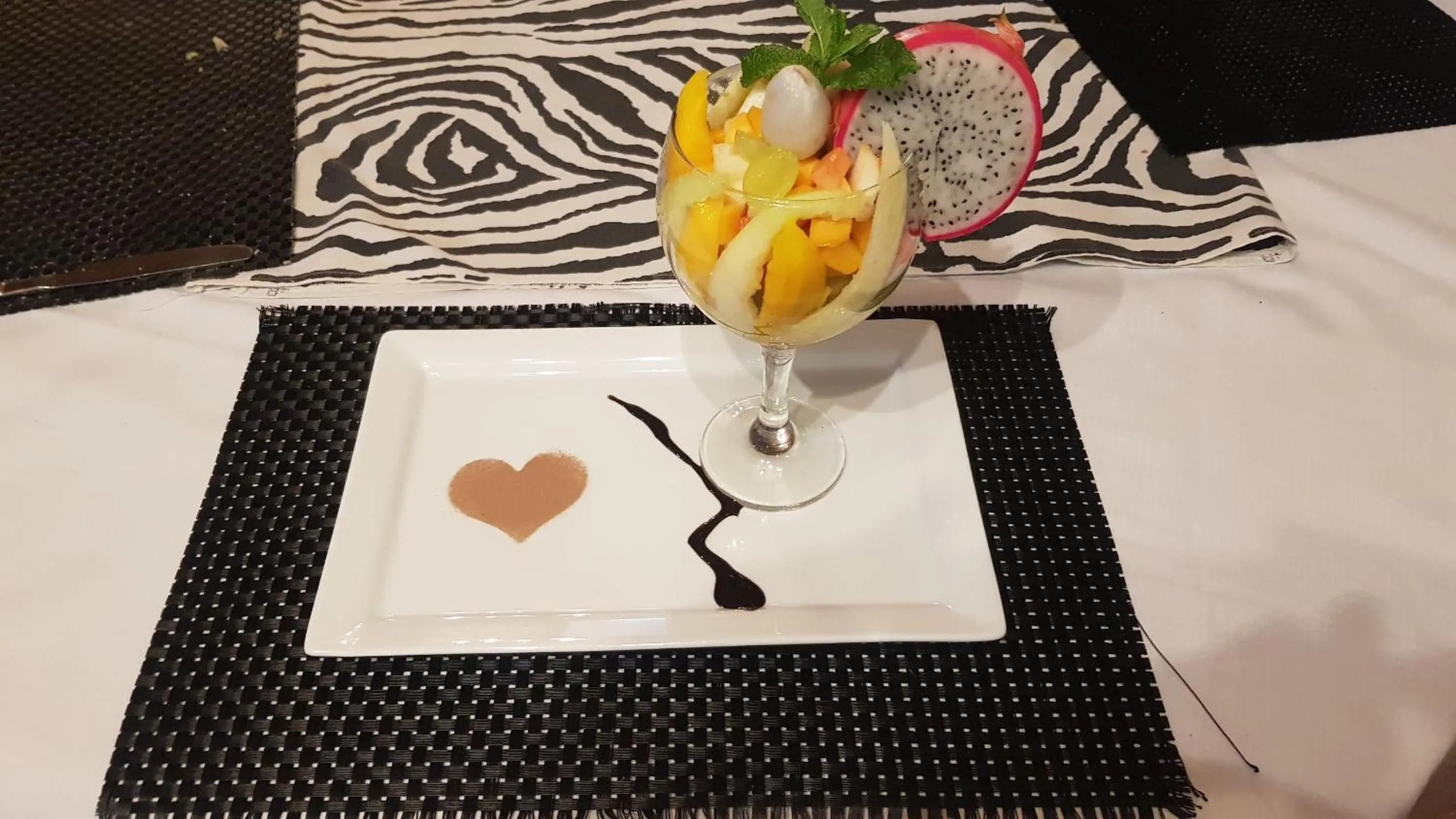 Restaurant/places to eat in Acra-Retreat Mountain View Lodge