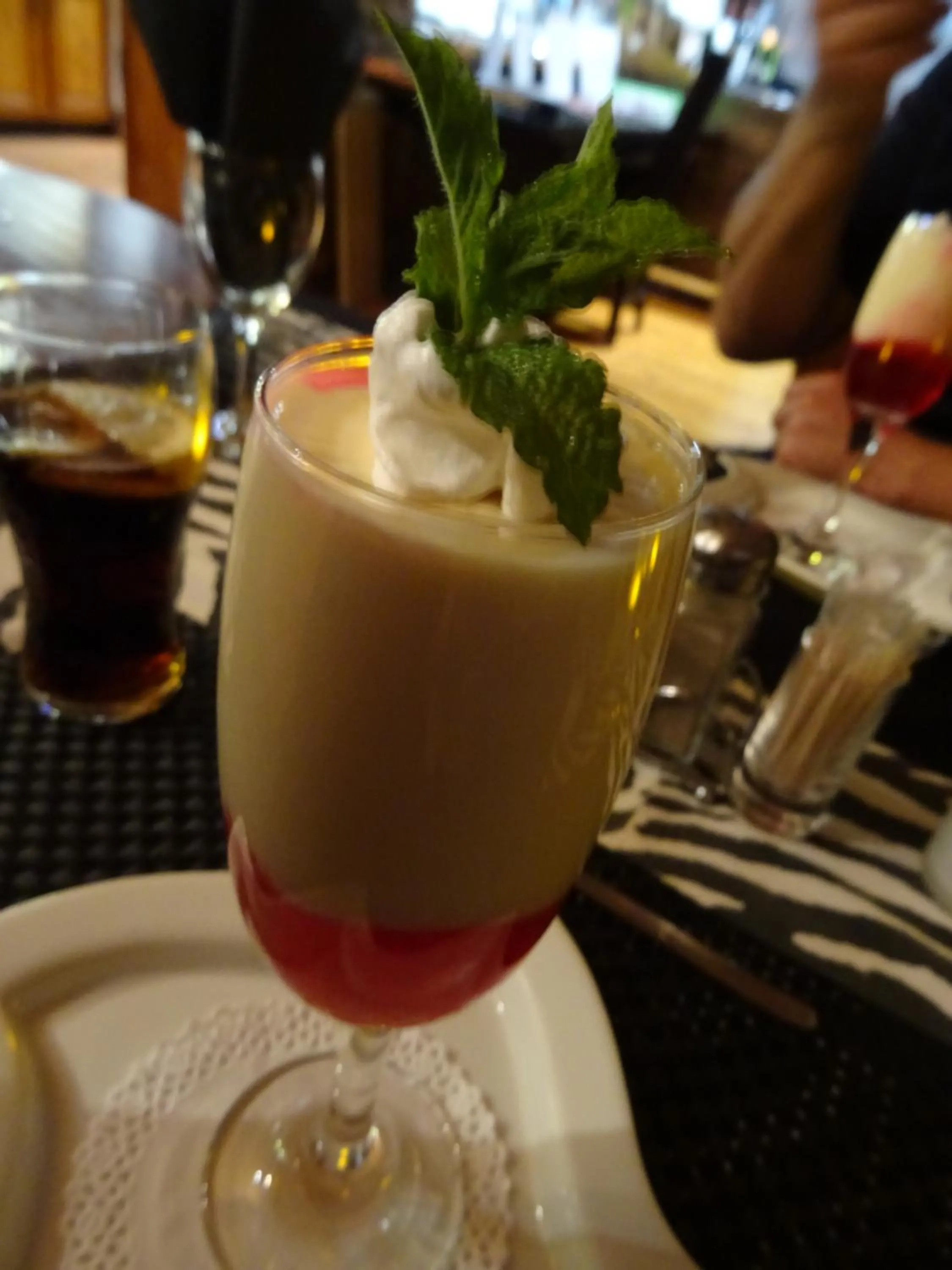 Restaurant/places to eat in Acra-Retreat Mountain View Lodge