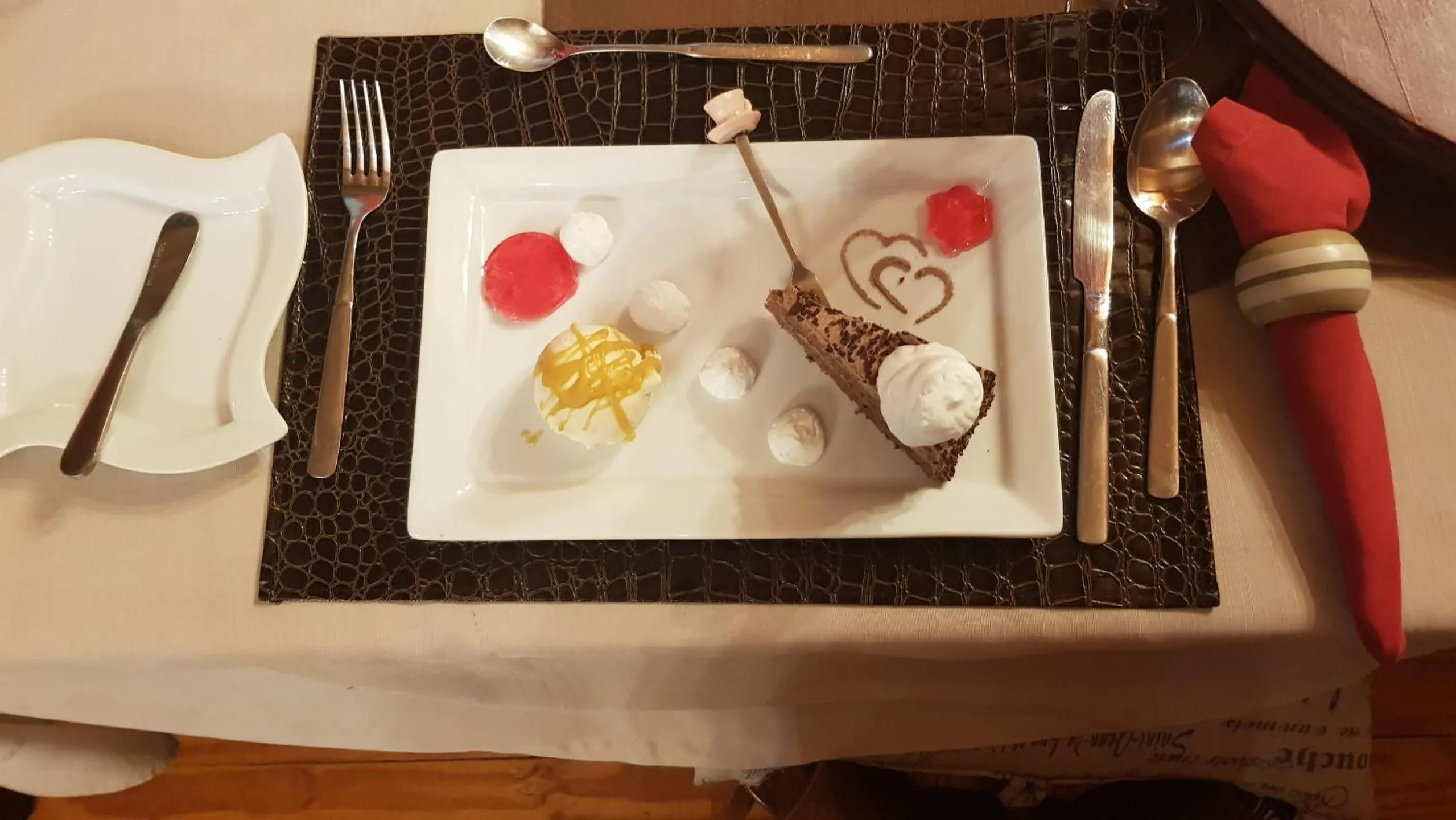 Restaurant/places to eat in Acra-Retreat Mountain View Lodge