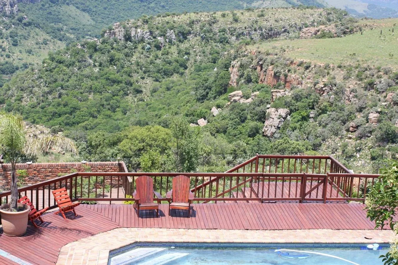 Pool view in Acra-Retreat Mountain View Lodge