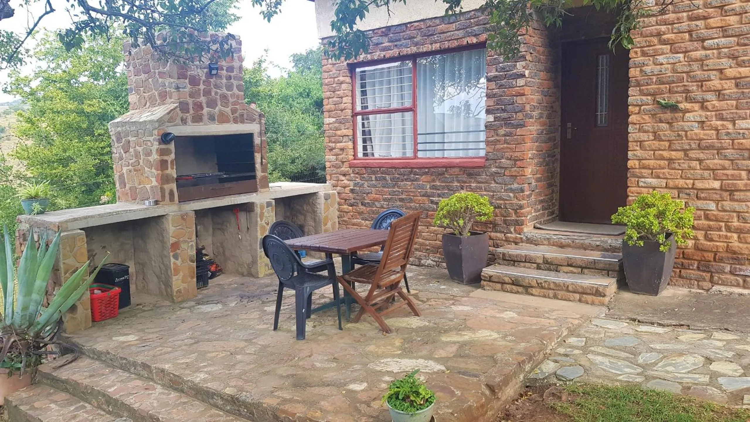 Patio in Acra-Retreat Mountain View Lodge