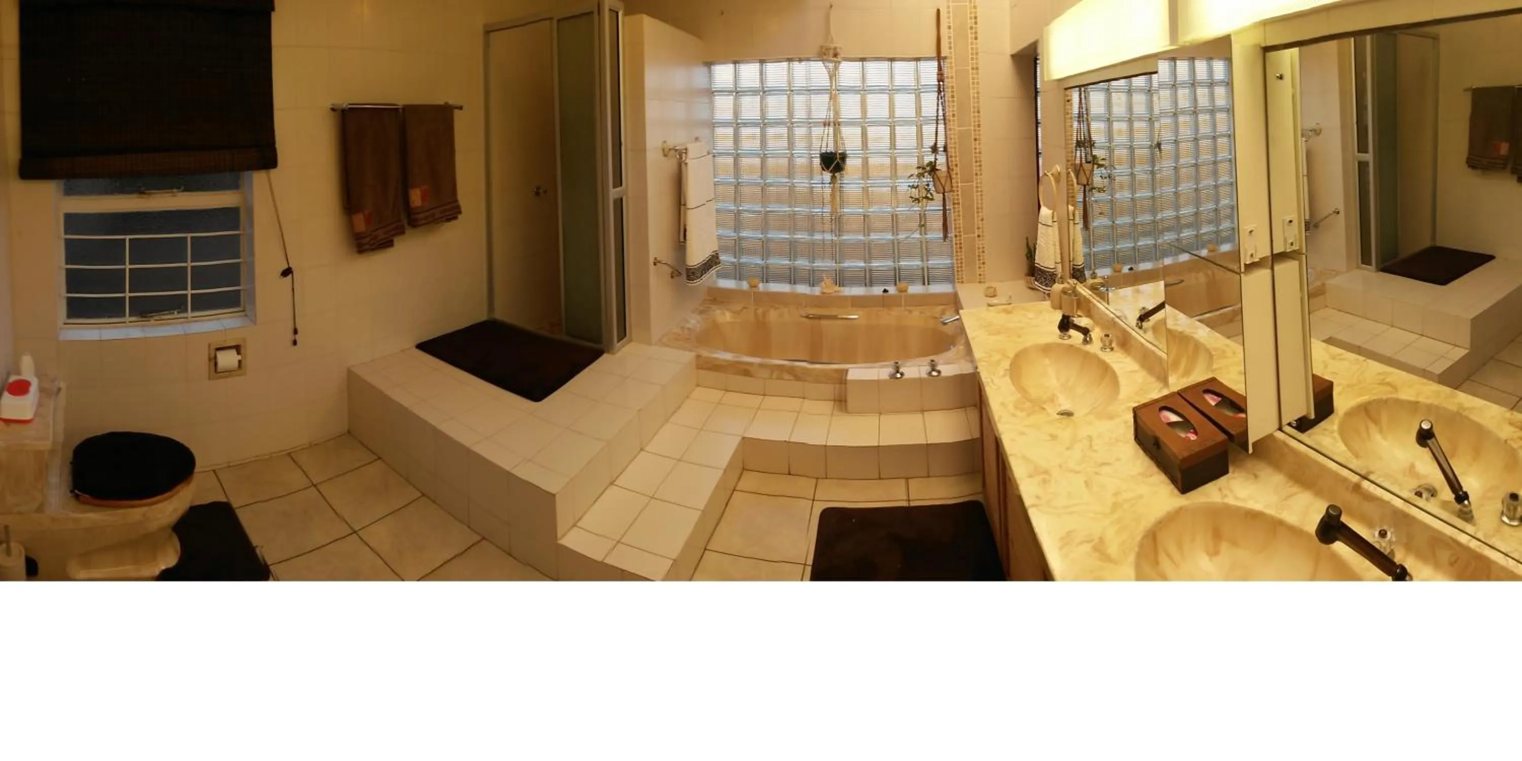 Shower in Acra-Retreat Mountain View Lodge