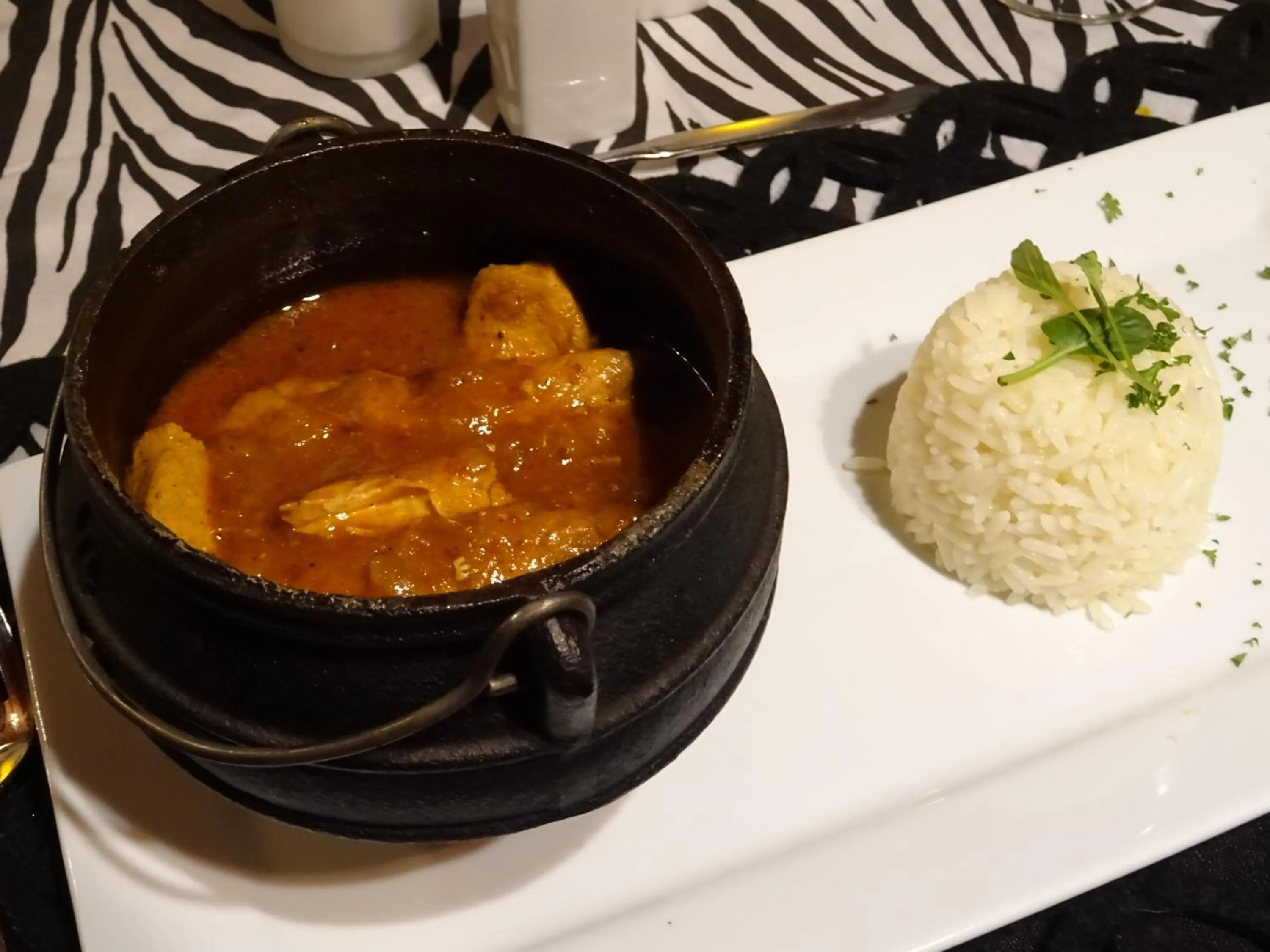 Restaurant/places to eat in Acra-Retreat Mountain View Lodge