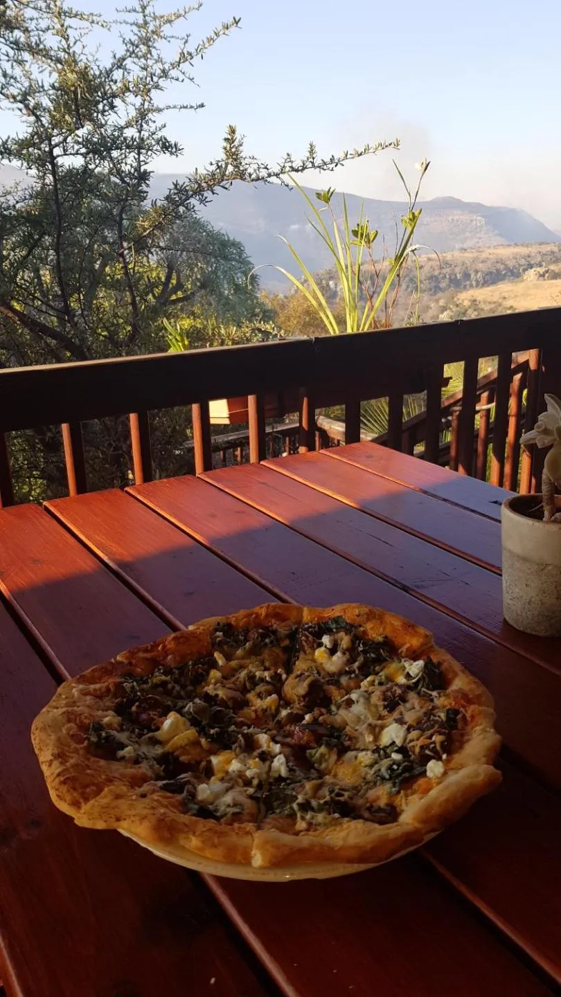 Restaurant/places to eat in Acra-Retreat Mountain View Lodge