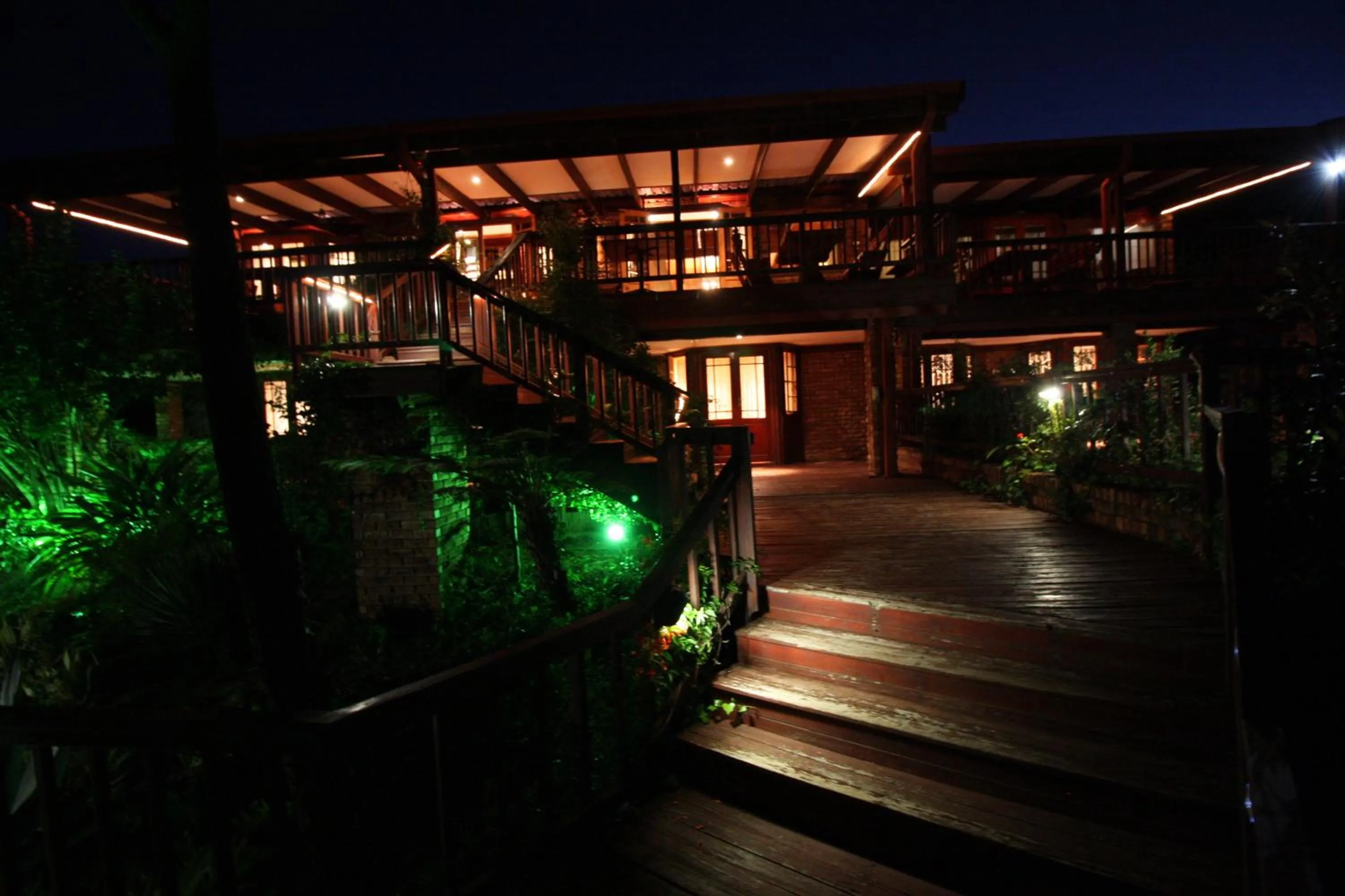 Night in Acra-Retreat Mountain View Lodge