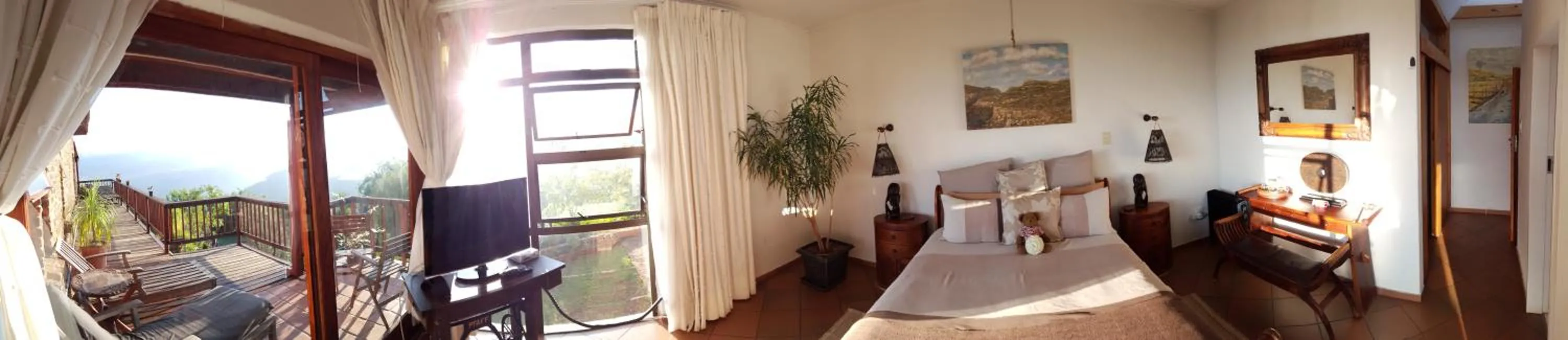 Photo of the whole room, Bed in Acra-Retreat Mountain View Lodge