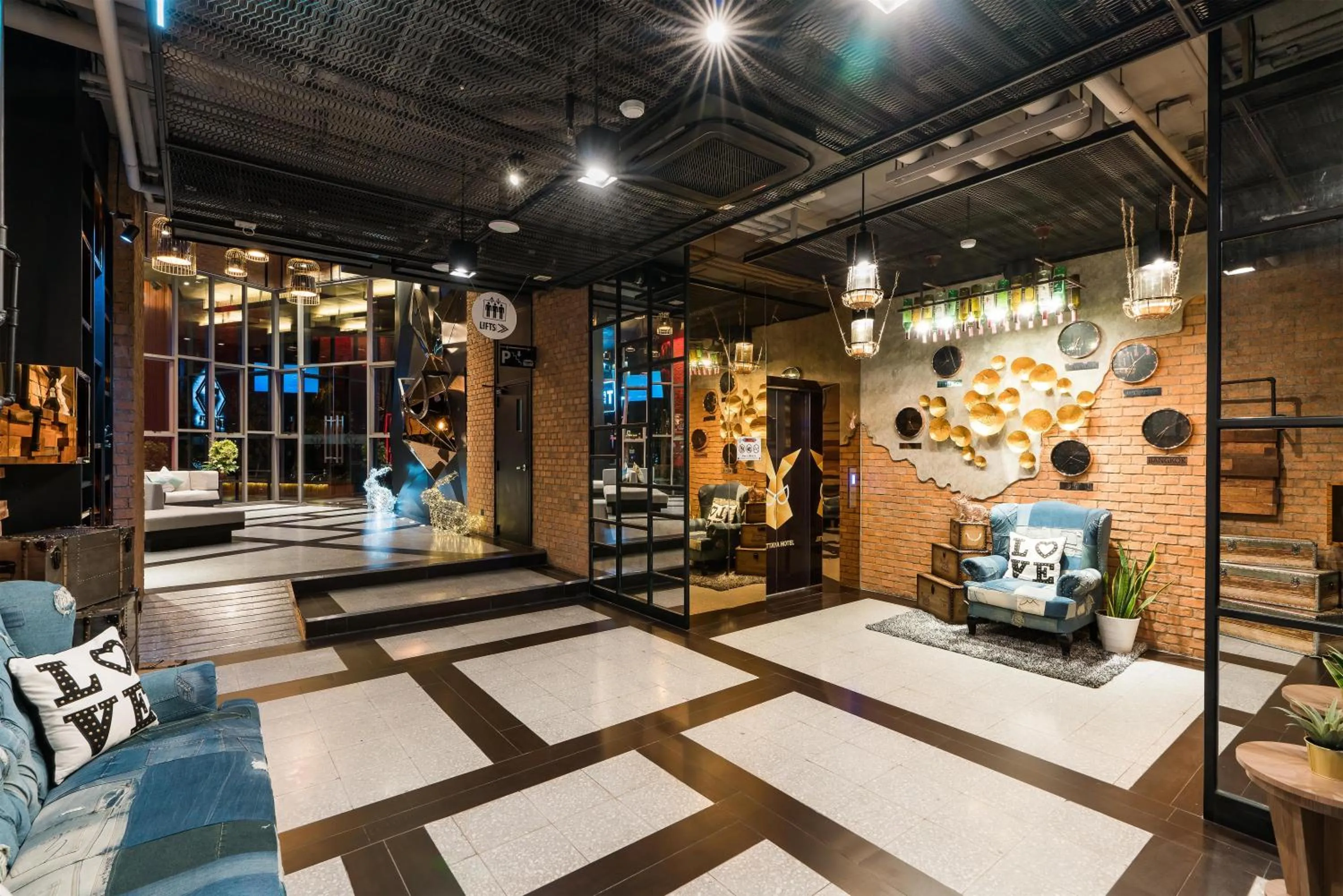 Lobby or reception in SureStay Plus by Best Western T Pattaya