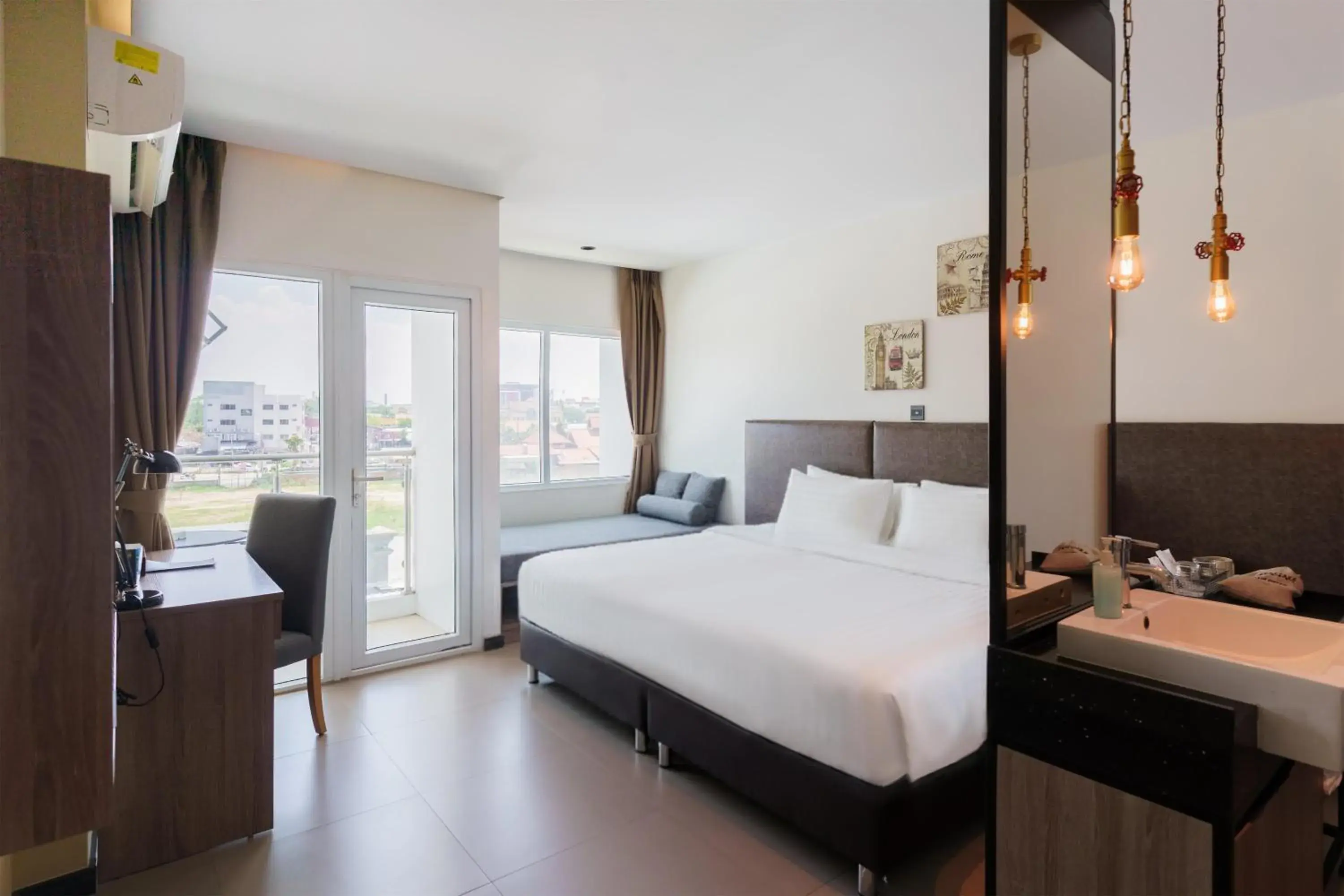 Bedroom, Bed in SureStay Plus by Best Western T Pattaya Bedroom, Bed in SureStay Plus by Best Western T Pattaya